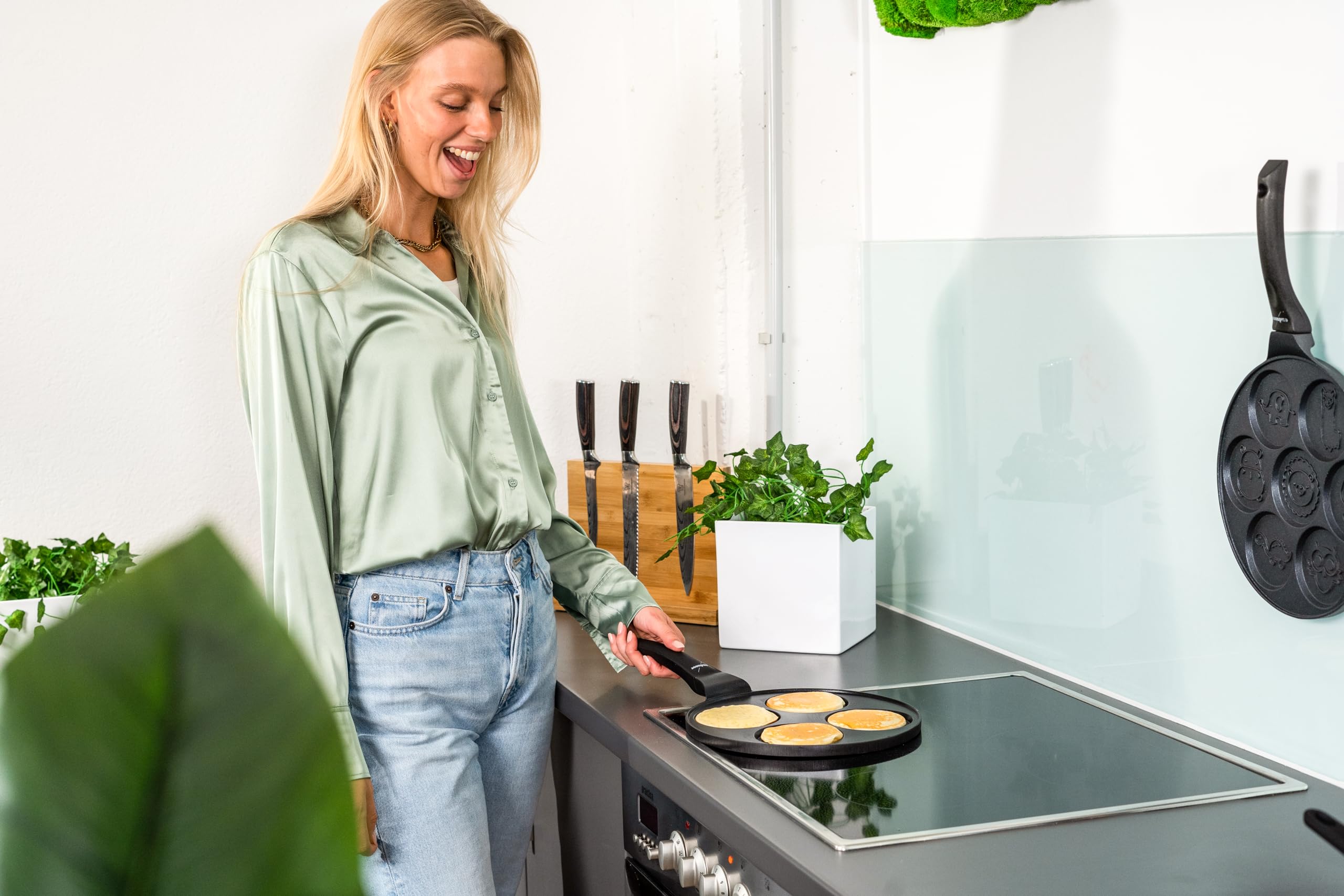 endusor Pancake Pfanne Spiegeleipfanne - Ø28cm mit [PowerShield]-Beschichtung | Induktion Ceran Gas Elektro | 4x Form Maker Eierpfanne, Spiegelei Liwanzen Poffertjes Blinis