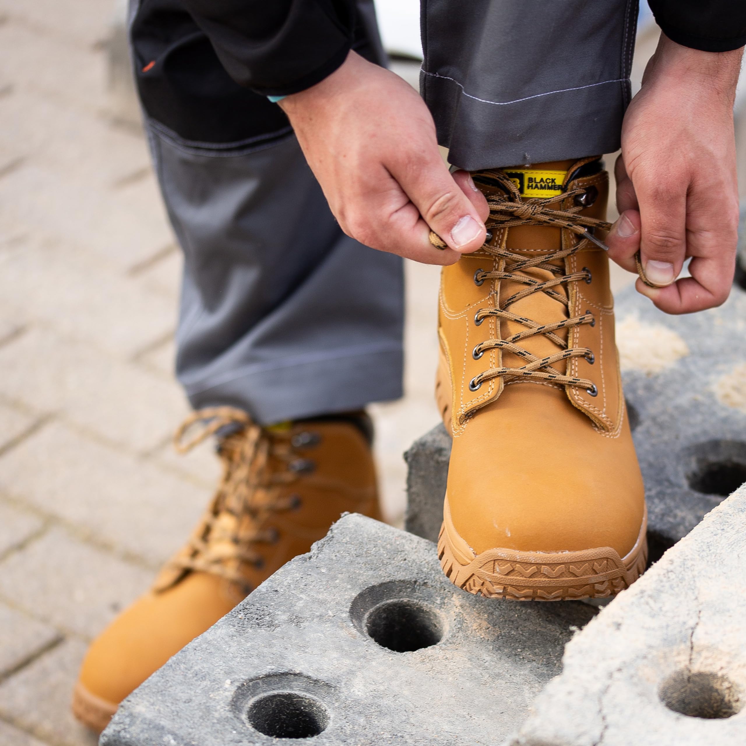 BLACK HAMMER Botas Seguridad para Hombre, Puntera de Acero, Antideslizantes, Piel de Ante, S3 SRC, Adecuado para Lugares de Trabajo y Almacenes, Calzado de Trabajo Ligero y Elegante Ryder (43 EU)