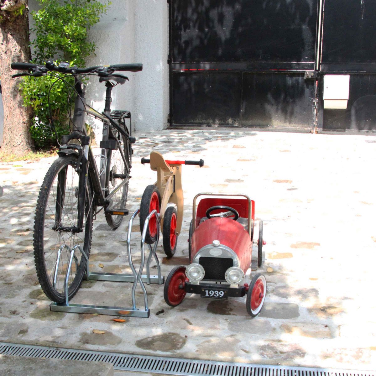 Mottez - Rastrelliera portabiciclette per 2 Bici a 2 Livelli