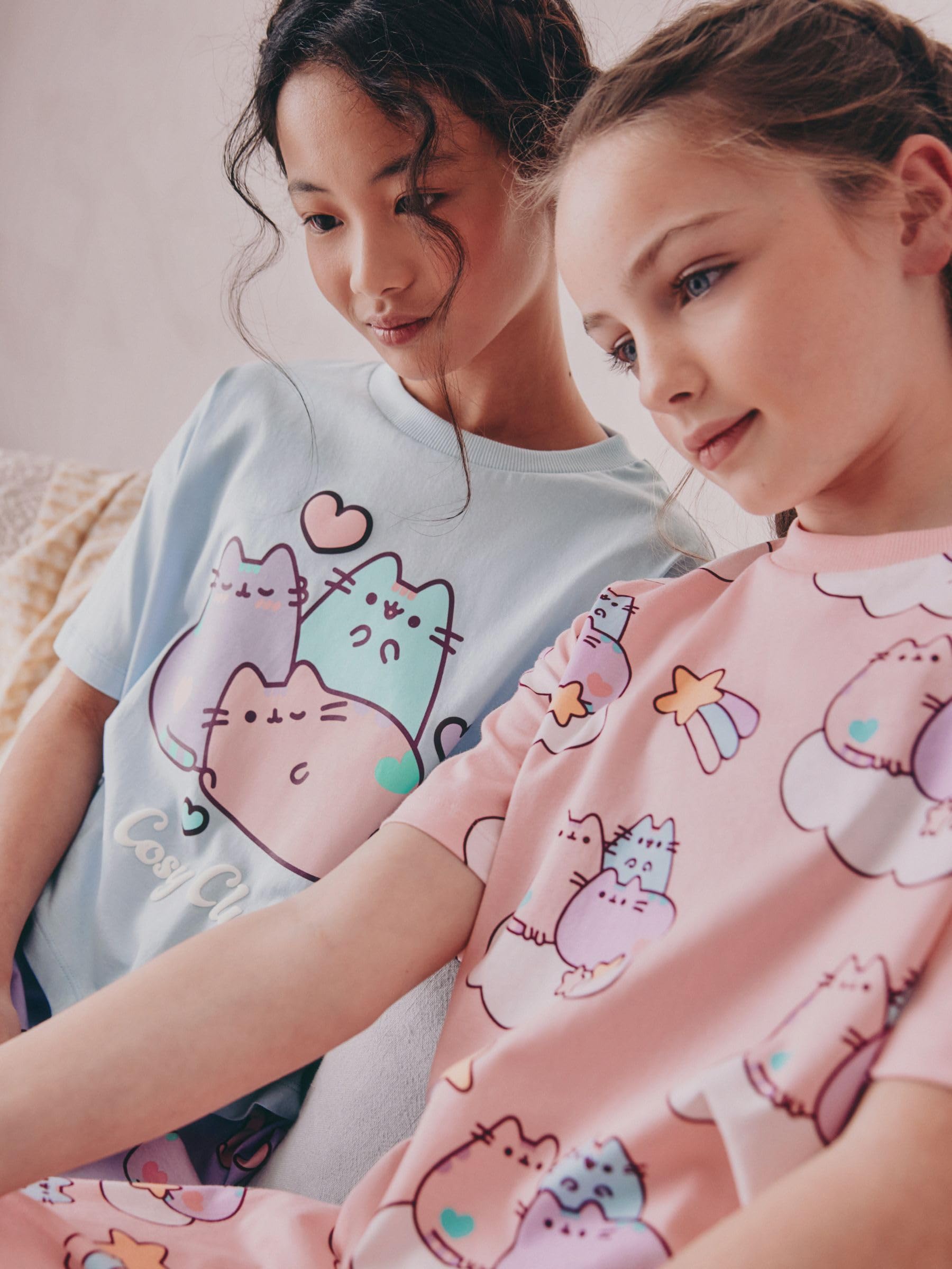 NEXT Mädchen Schlafanzug mit Jogginghose im 2er-Pack, Pusheen