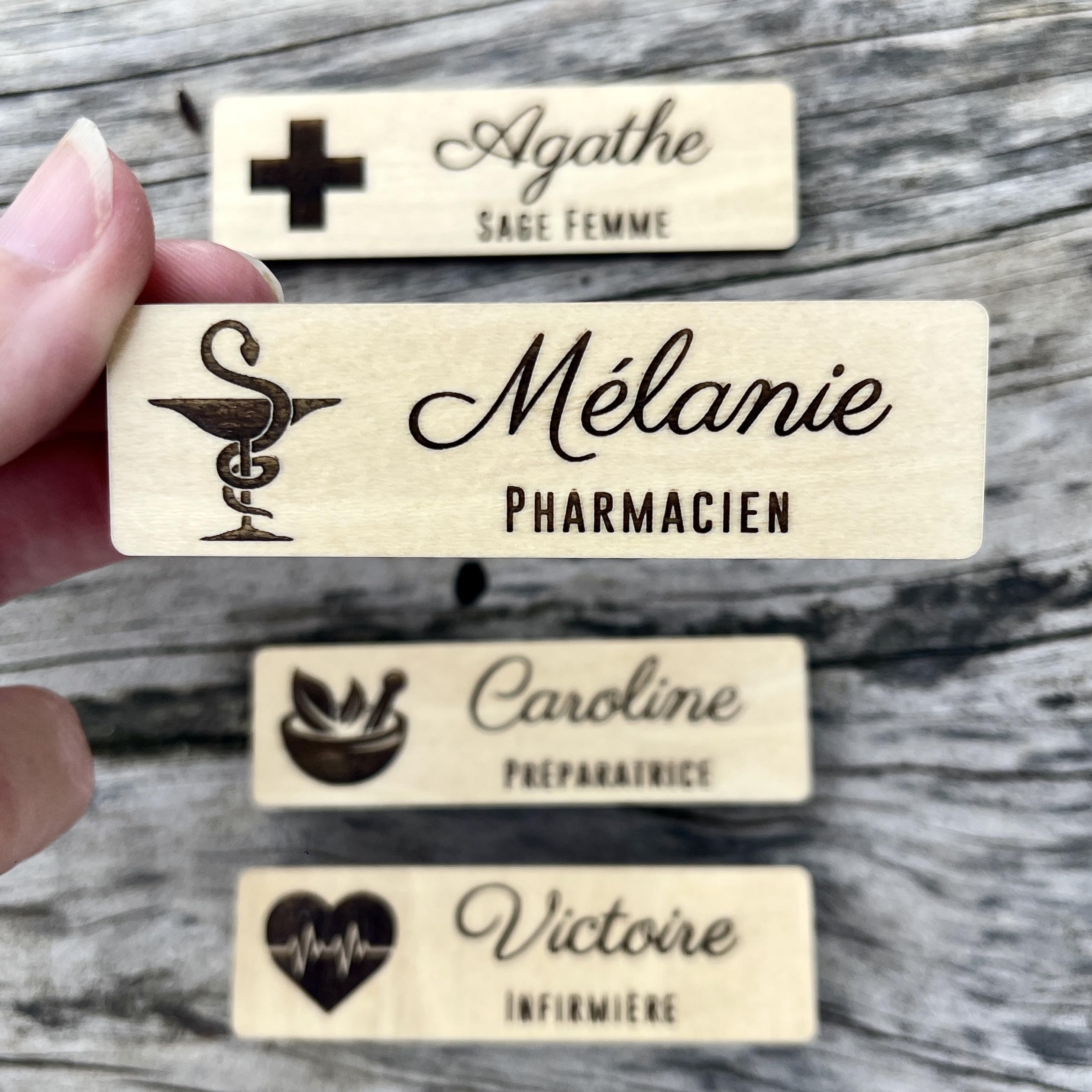 Badge Personnalisé en Bois avec Aimant Pharmacien Infirmier