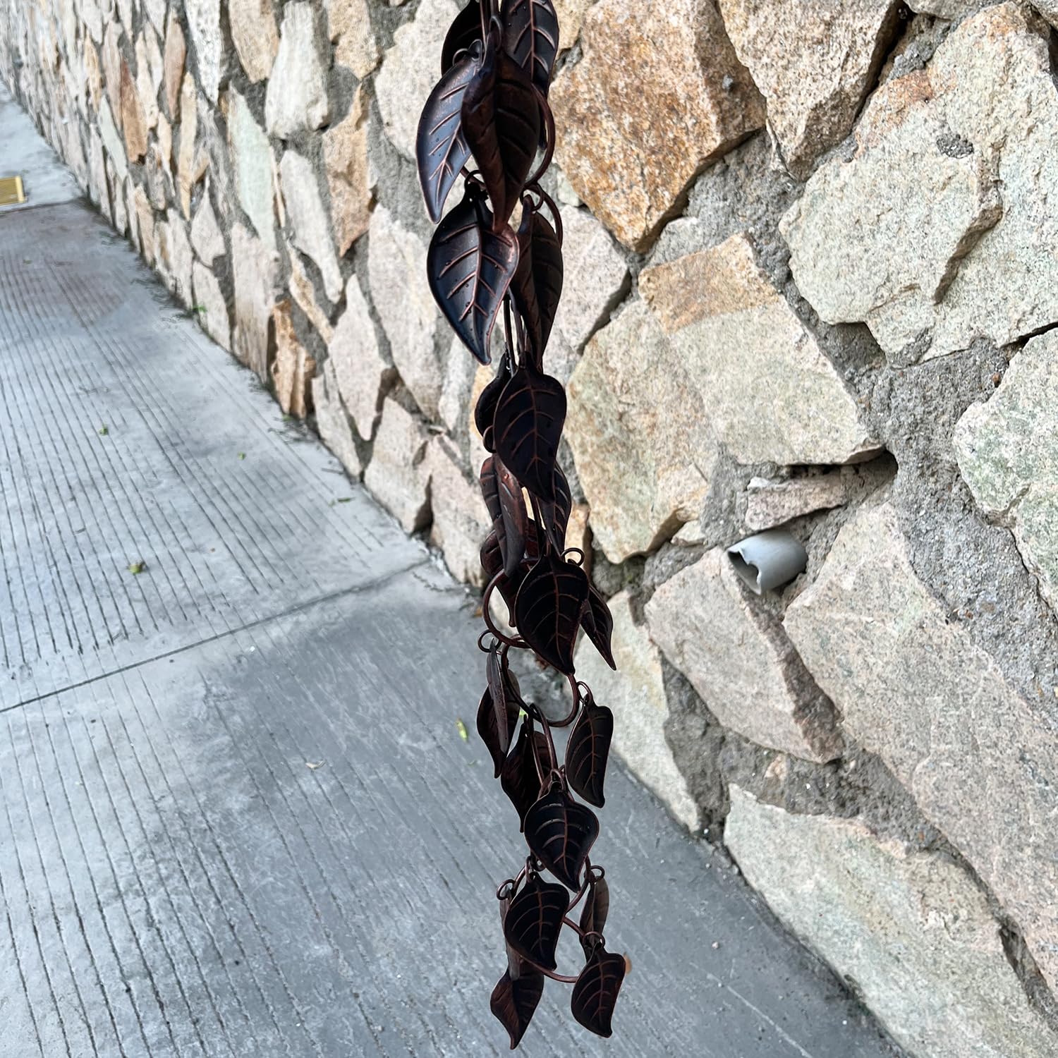Catena per Pioggia da 2,5 m, con Foglie per grondaie e pluviali, Catene Decorative per Esterni, in Metallo, per grondaie, per Decorare la casa e Il Giardino, Rame Anticato