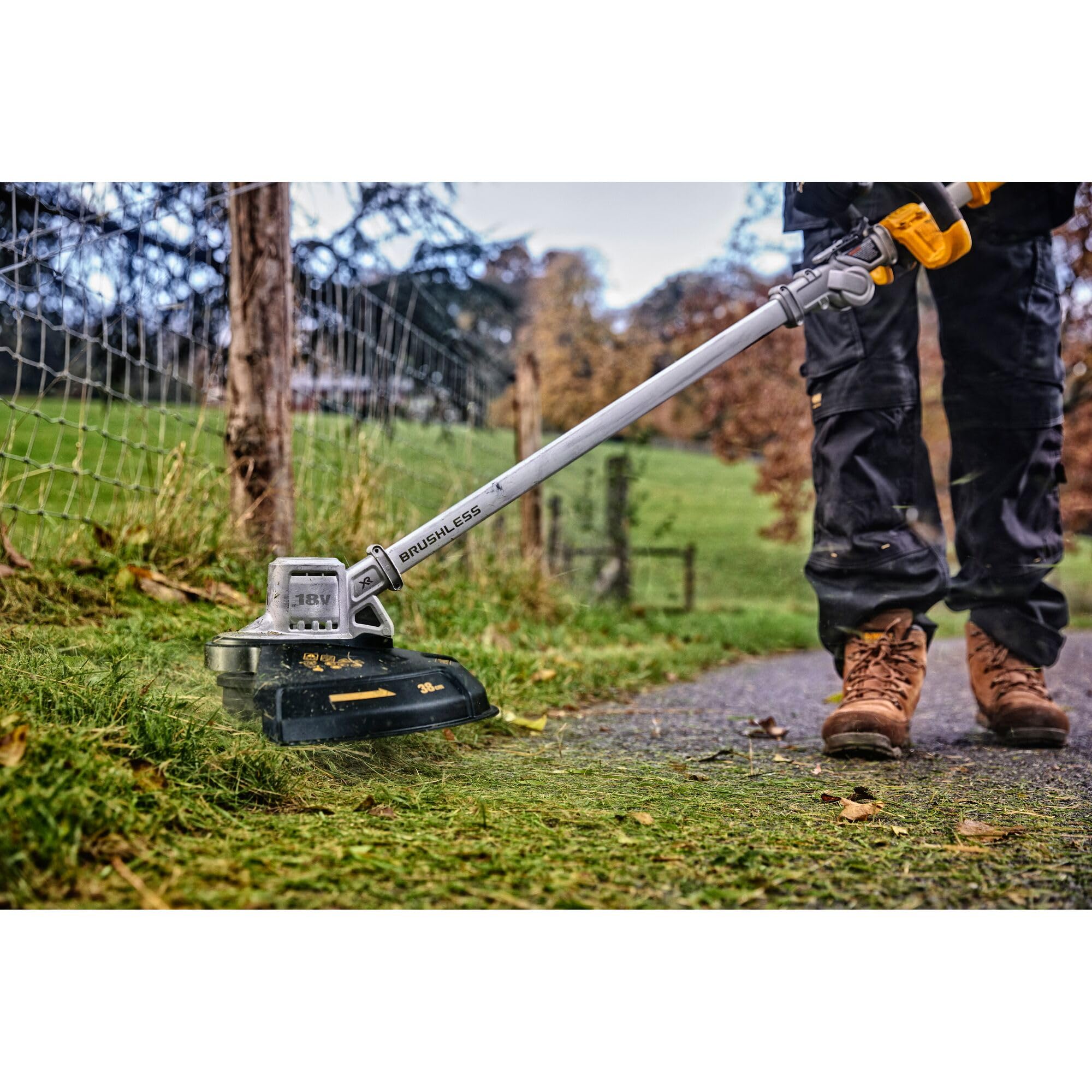DEWALT DCMST561N-XJ - Corta Bordes sin escobillas XR 18V 36cm Mango Plegable sin Cargador/batería