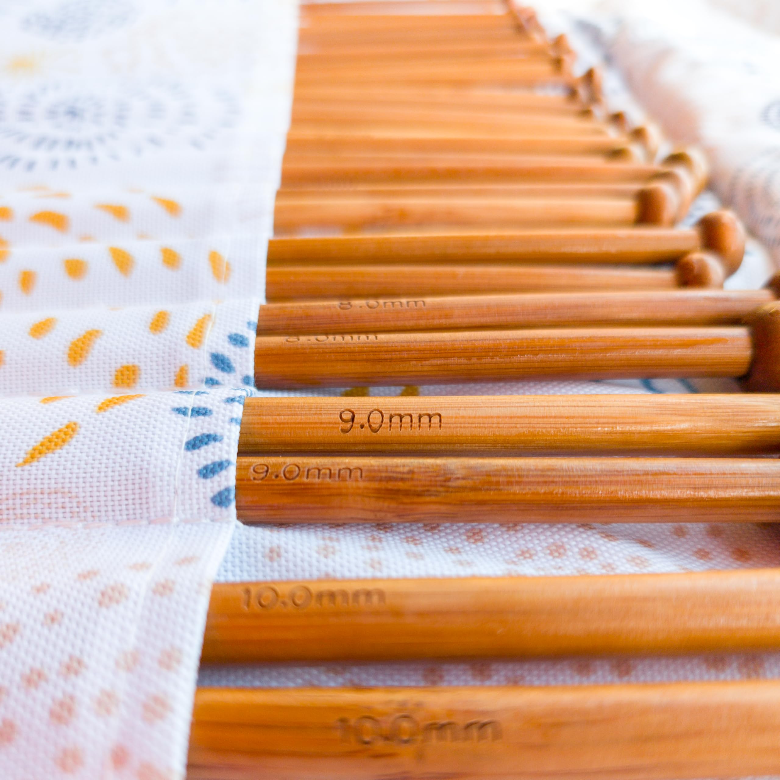 Bamboo Knitting Needles Set (2mm – 10mm) – 18 Pairs Single Pointed Wooden Needles – 35cm Long for Beginners & Pros – Lightweight with Roll-Up Storage Case – Ideal Mother's Day Craft Gift