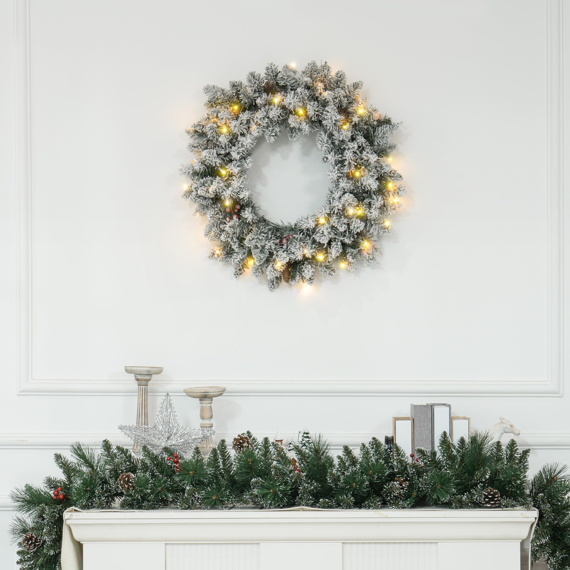 HOMCOM Corona de Navidad Puerta Helada Artificial 60CM Decoración de Navidad Luminosa con Piñas y Bayas Rojas, Luces LED y Temporizador, para Puerta, Ventana o Chimenea, Verde