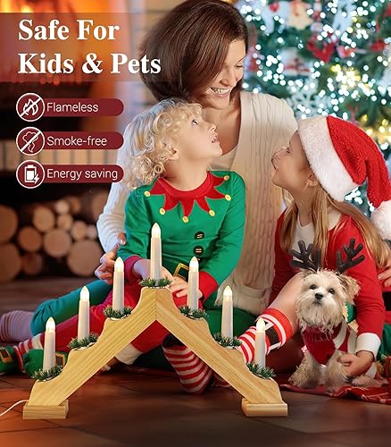 Miniatura 6 de Lewondr Candelabro sueco de Navidad, velas eléctricas con 7 velas cónicas sin llama, luz de puente de vela de madera alimentada por USB con agujas