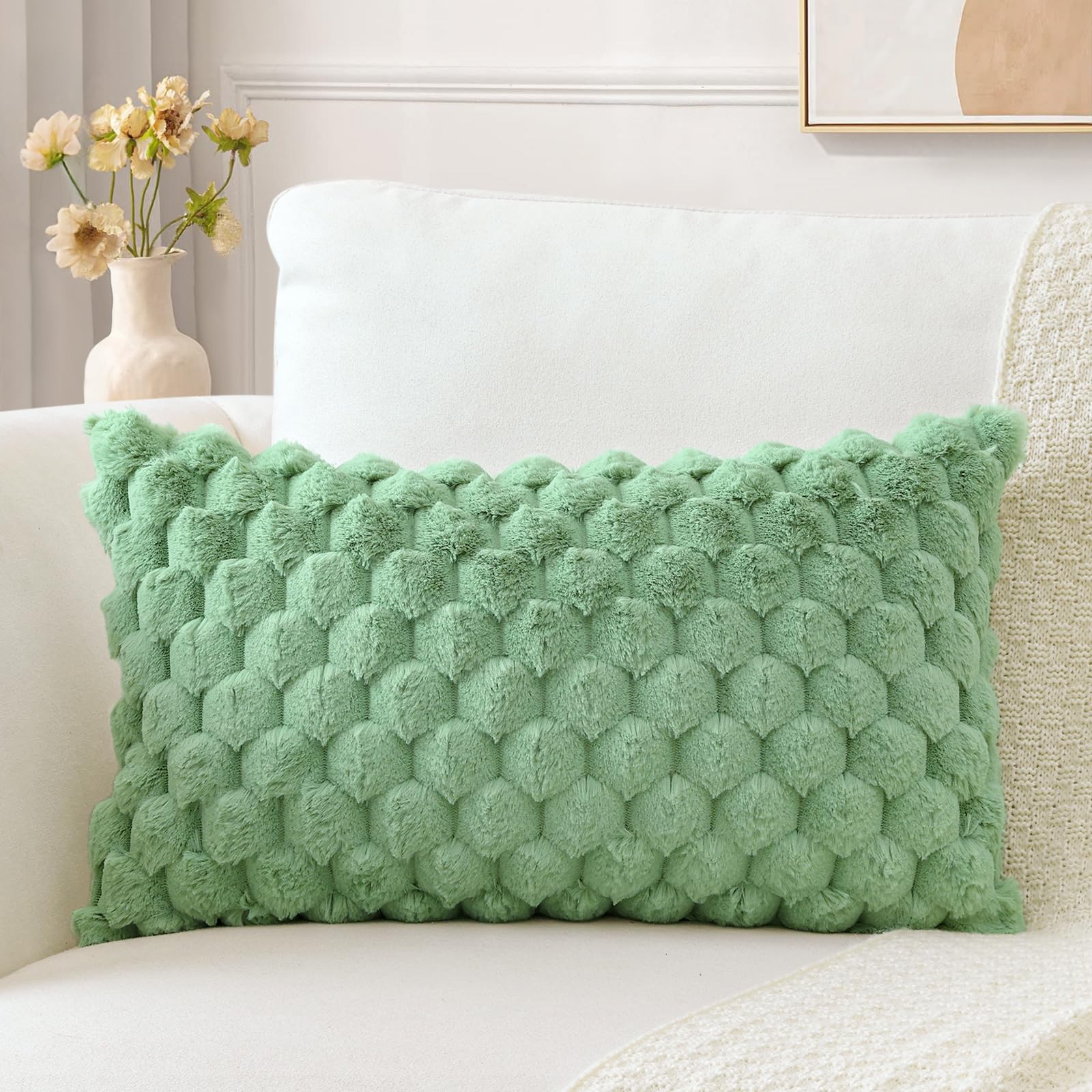 Sungeek Sage Green Fluffy Faux Fur Cushion Covers 30x50 cm, Soft Cozy Plush Velvet Decorative Throw Pillow Covers 12x20 Inch Lumbar Pillowcases for Sofa Couch Bed Living Room