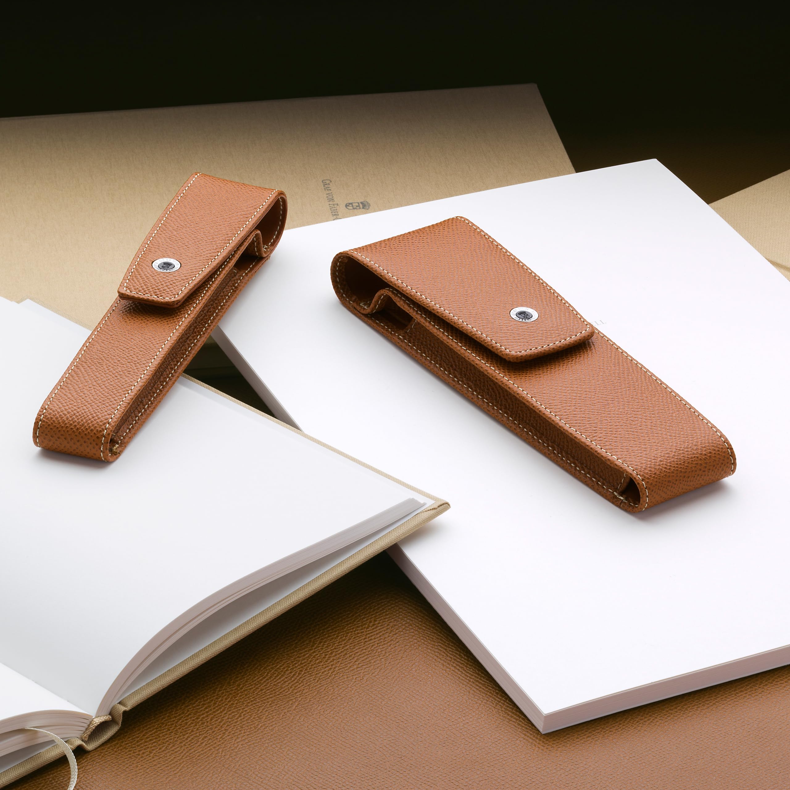 Graf von Faber-Castell - etui Epsom koniakowe, 2 przybory | Wykonane z włoskiej skóry cielęcej, na 2 przybory do pisania, z zapięciem magnetycznym