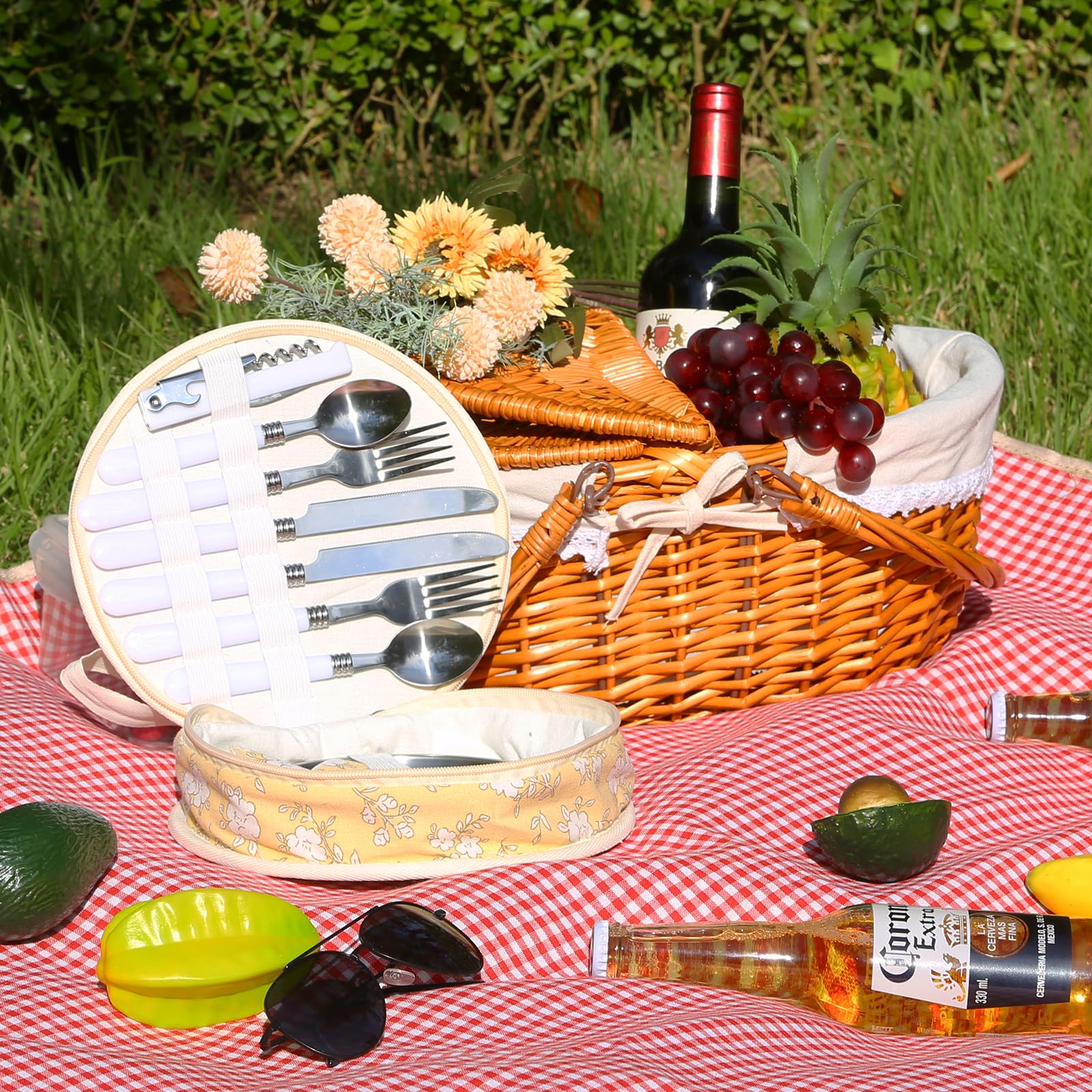 Juego de cesta de picnic de mimbre para 4 personas con tapa y asa, con forro lavable y juego de cubiertos para exteriores, camping, Halloween, Navidad y cumpleaños