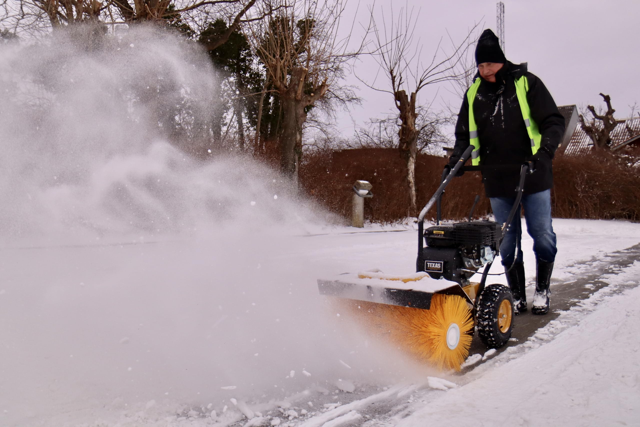 TEXAS Handy Sweep 650TG 2in1 212ccm Kehrmaschine Benzin Motorbesen mit Schneeschild Schneeschieber Schneefräse Schneeräumer mit Antrieb Radantrieb | 60cm | 5,7PS | 4Takt | 3xVor.1xRück.
