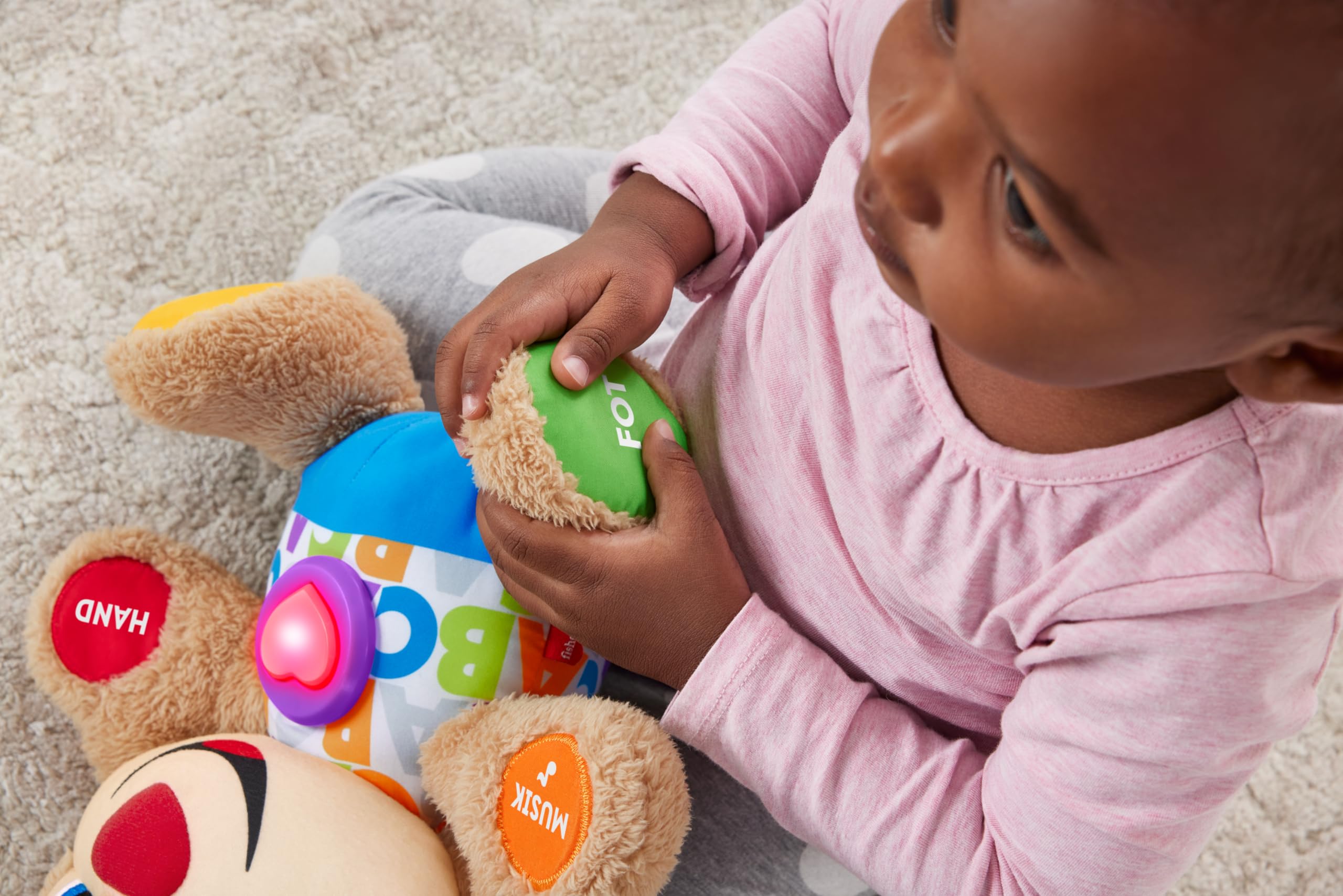 Fisher-Price Il Cagnolino Smart Stages Ridi & Impara, Morbido Peluche educativo per Imparare Le Prime paroline, con 75+ Canzoni, luci e Melodie, 6+ Mesi, Edizione: Svedese, FPM65