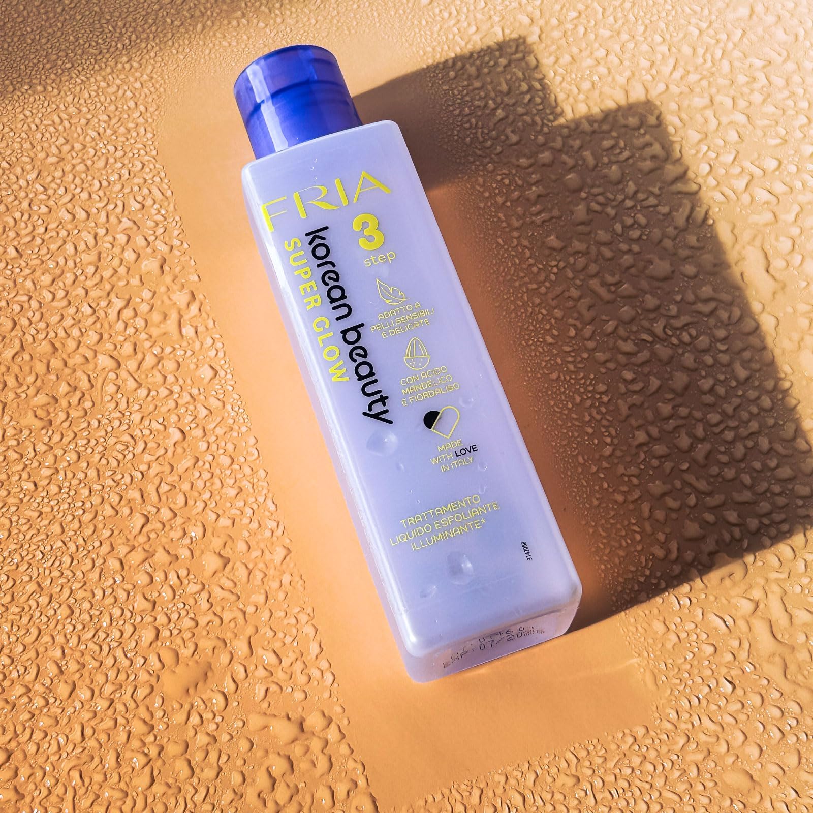 Fria Korean Beauty Trattamento Liquido Esfoliante Illuminante Super Glow, Adatto a Pelli Sensibili e Delicate, Con Acido Mandelico e Fiordaliso, Confezione da 150ml
