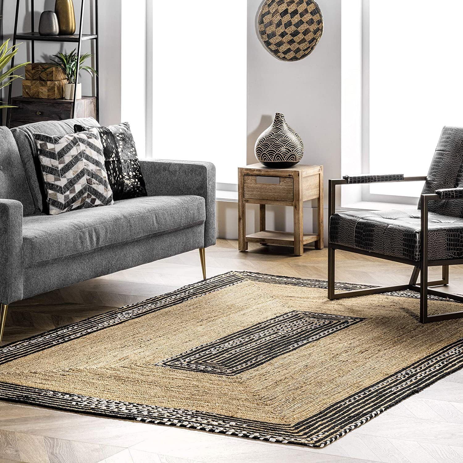 Tapis de sol tressé en jute pour une entrée bohème chic
