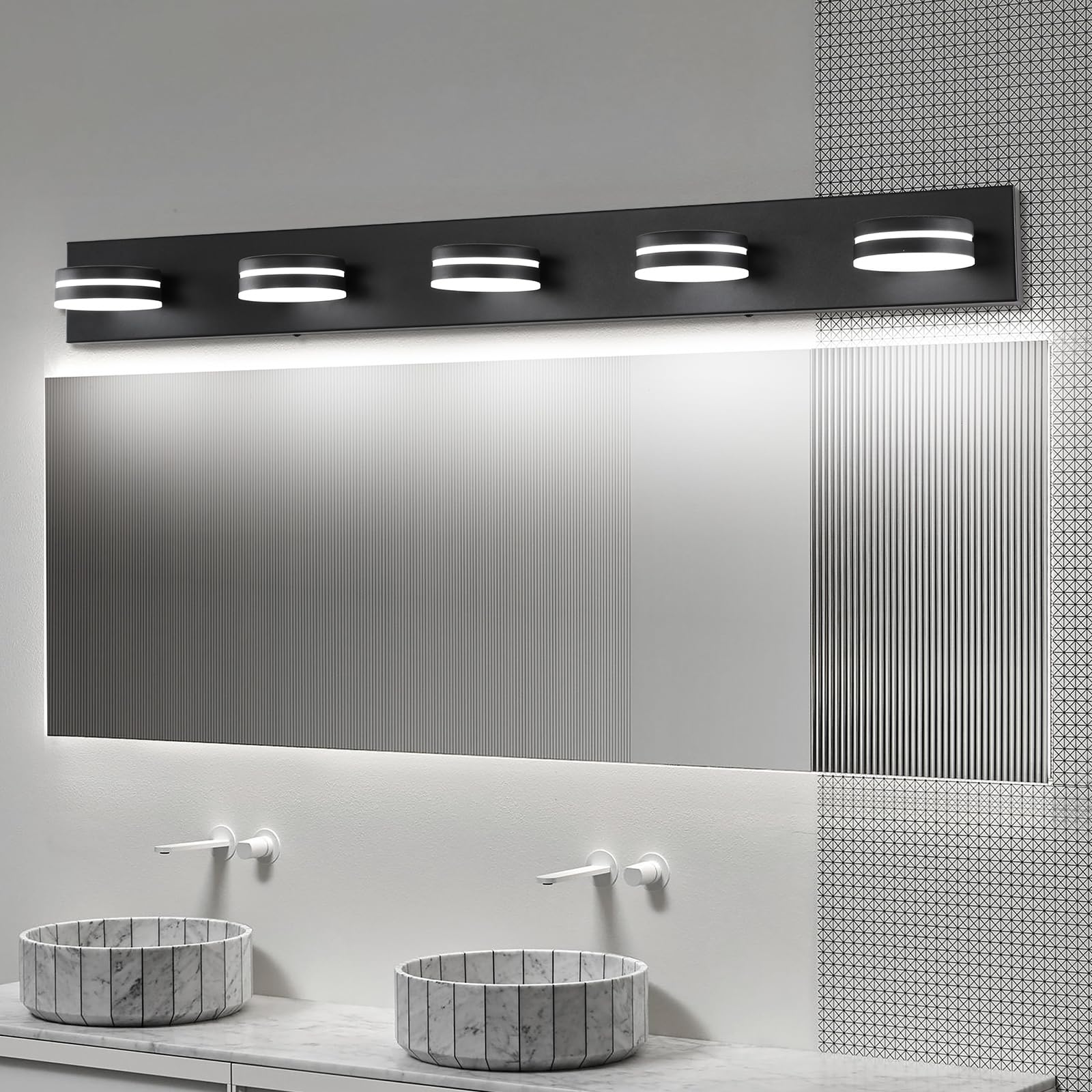 Moderne Badezimmer-Wandleuchte mit 5 Leuchten, 30 W LED, Schwarzlicht, über Spiegel, dimmbar, Wandleuchte mit drehbarem Kopf, Acryl-Schirme Bett-Weiß – stilvolle Badezimmerbeleuchtung