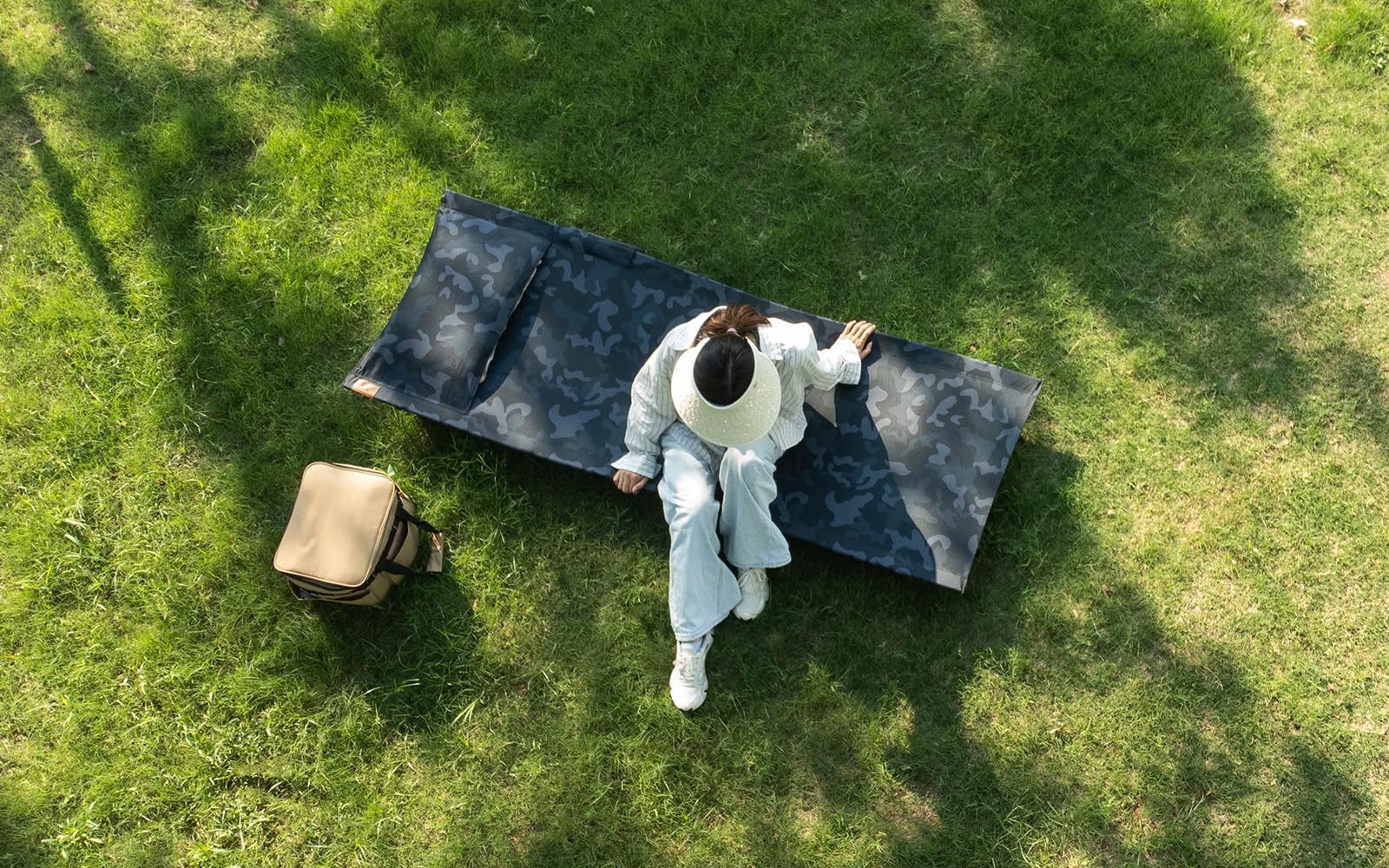 TOMOUNT Lit de camp ultra léger 190 x 70 cm en aluminium - Chaise de camping compacte facile à construire - Lit de camping résistant pour tente, randonnée en plein air, voyage, plage - Noir camouflage