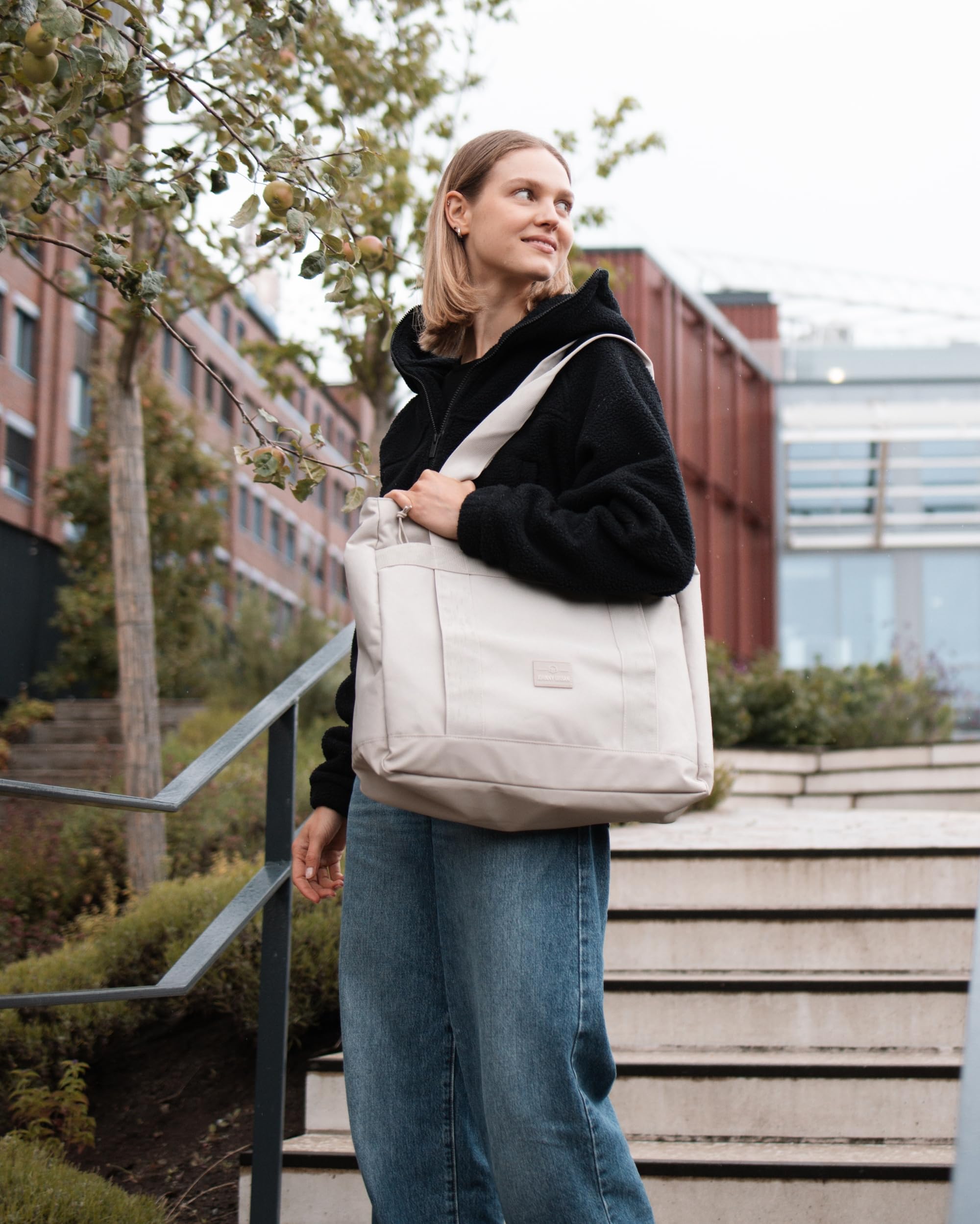 Johnny Urban Shopper Tasche Damen - Kim - Tote Bag mit 16 Zoll Laptopfach für Arbeit, Uni, Schule, Strand - Minimalistische Schultertasche - Wasserabweisend