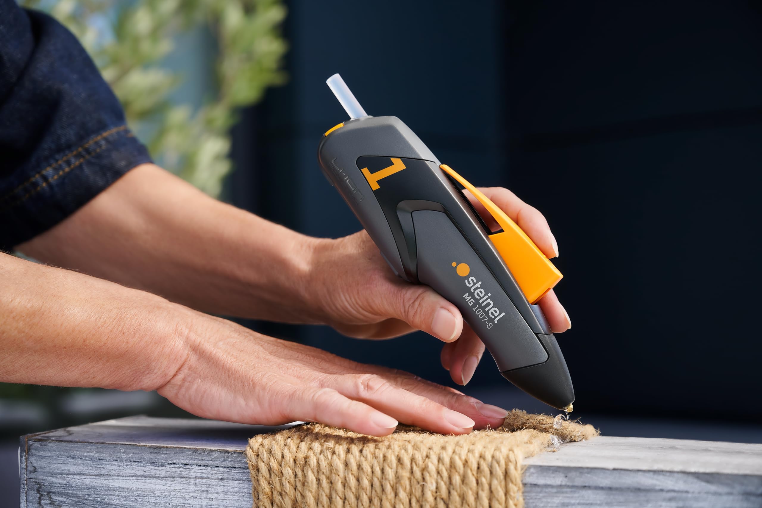 Steinel MobileGlue 1007-S Pistola termofusible con batería, en color rosa