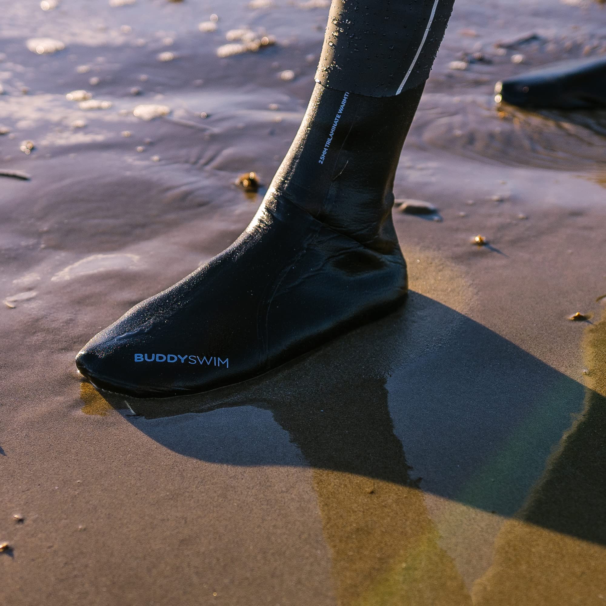 2,5 mm Neopren Socken zum Schwimmen im offenen Wasser. Neoprenschuhe für Frauen und Männer für Kälteisolierung, leicht zu halten, zum Tauchen, Surfen und Wassersport. Wasserdichte Socken.