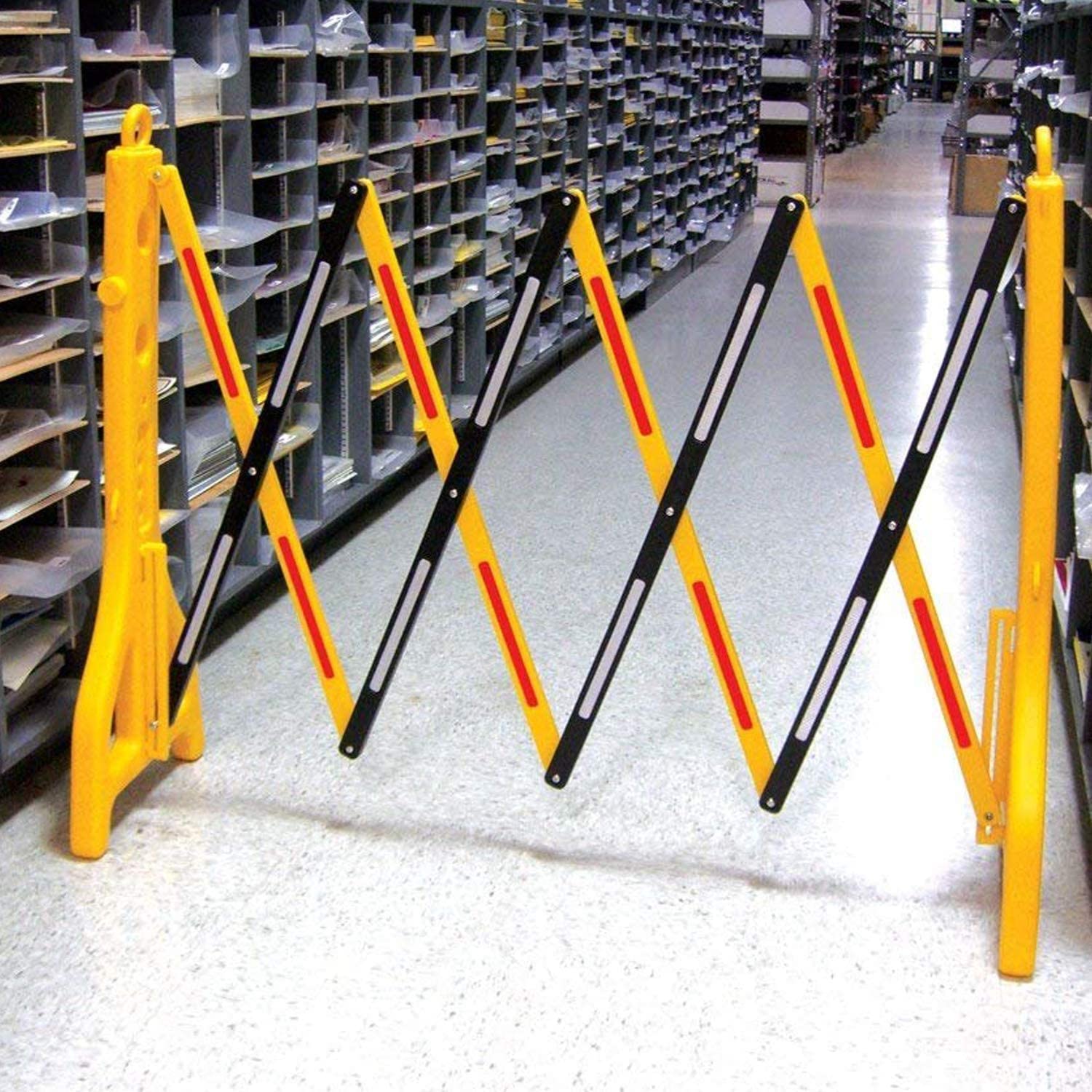 Barricada móvil plegable, valla de tráfico retráctil, extensible hasta 8.3 pies, barreras de seguridad portátiles llenas de agua para seguridad vial, barrera de plástico para exteriores