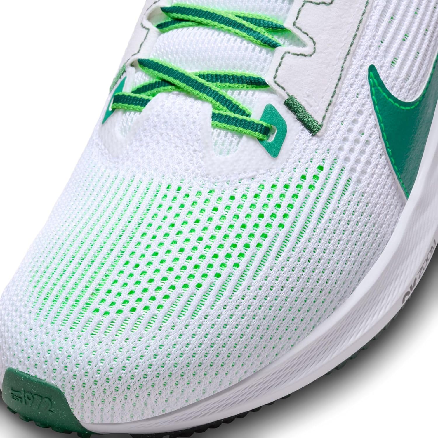 Nike Men's Air Zoom Pegasus 40 PRM Sneaker