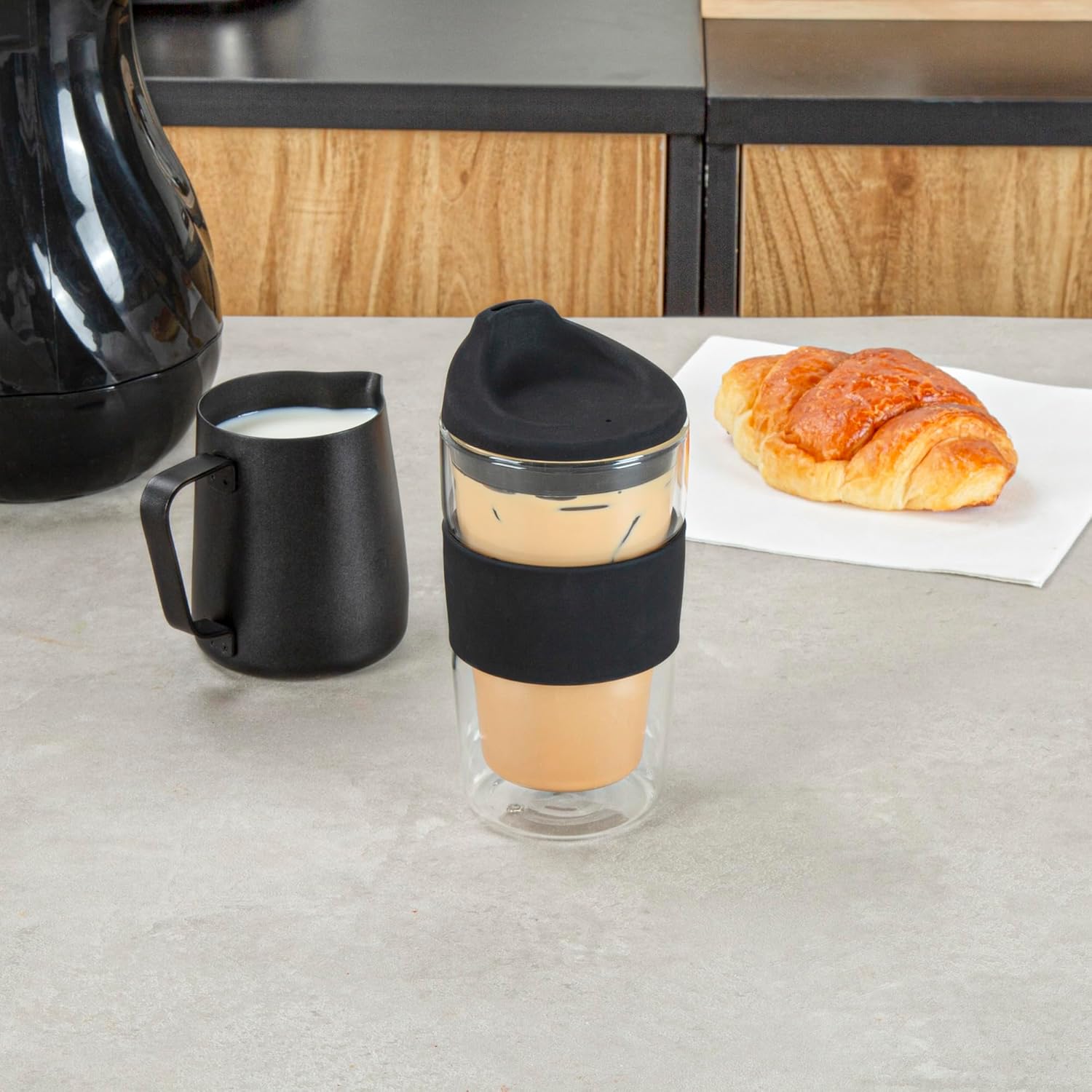 Restaurantware Glass Travel Mug 1 Count 12 Ounce Double Wall Borosilicate Reusable Coffee Cup, Spill-Resistant Black Silicone Lid, Clear Drinkware Mug for Hot and Cold Beverages - Image 4