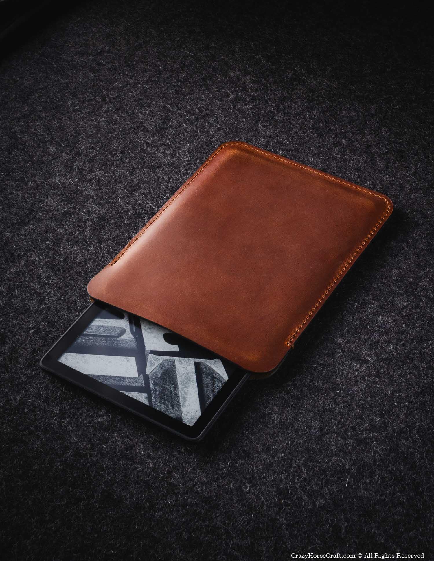 Crazy Horse Craft Custodia in Pelle per Amazon Kindle Colorsoft 7 Pollici | Cover artigianale in pelle italiana conciata al vegetale, protegge l'e-reader in viaggio, sviluppa una patina unica