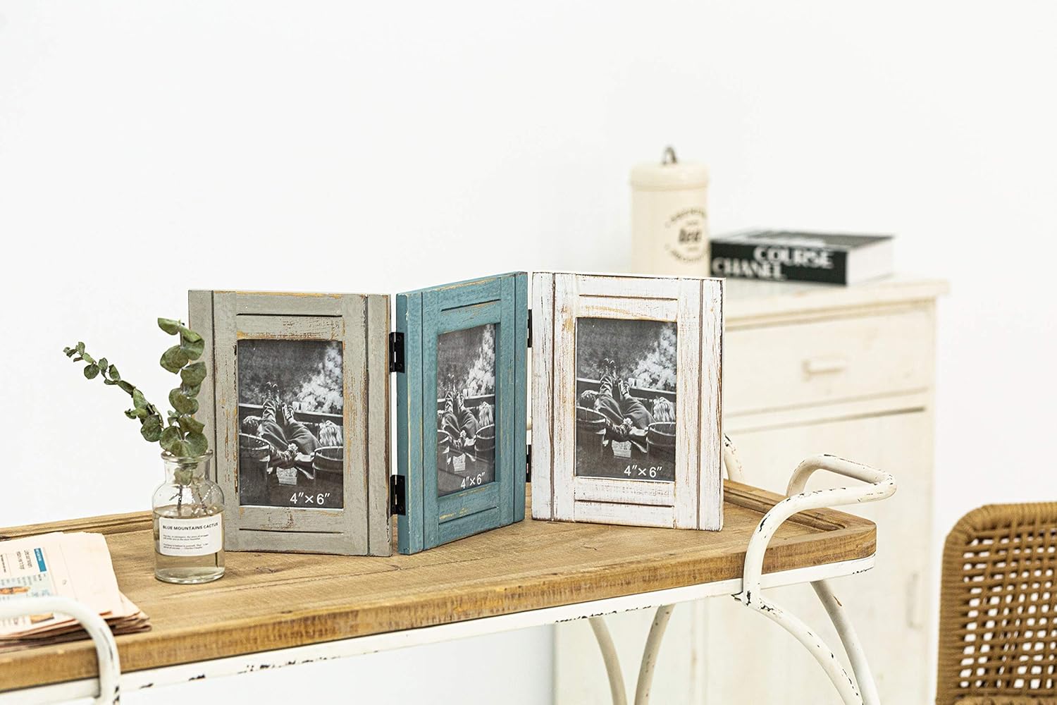 RiteSune Rustic 3 Picture Frame 4X6 Triple Hinged Distressed Photo Frame for Tabletop Display, Picture College Frame Present for Holiday, Festival, Christmas