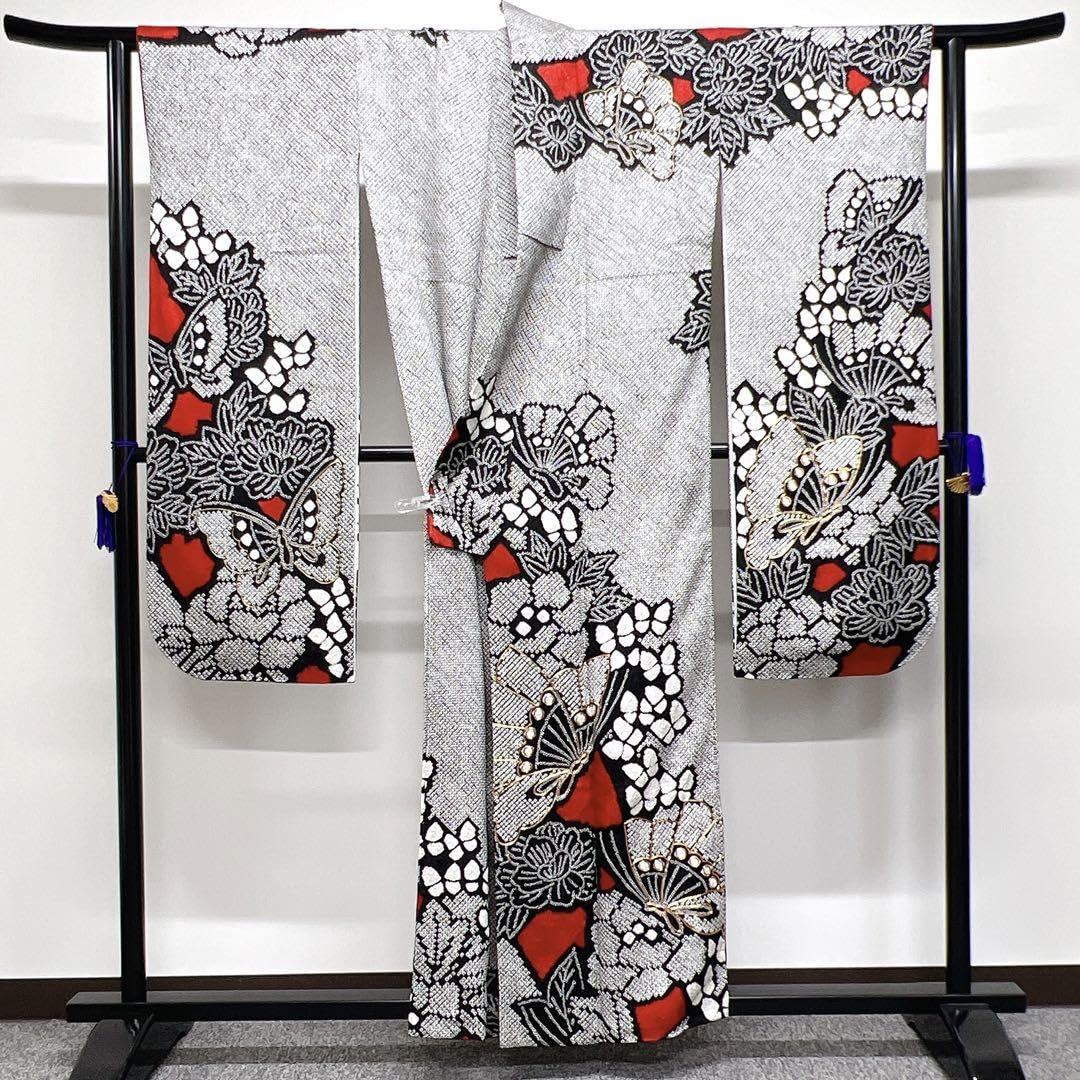 Amazon.co.jp: 総絞り 金駒刺繍 牡丹に蝶の振袖 襦袢付き 着物 
