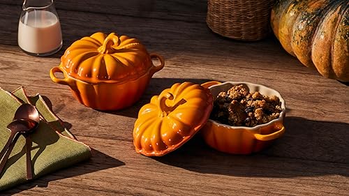 Miniatura 6 de Le Creuset Gres Figural Pumpkin Petite Cocotte, 12 onzas, Caqui