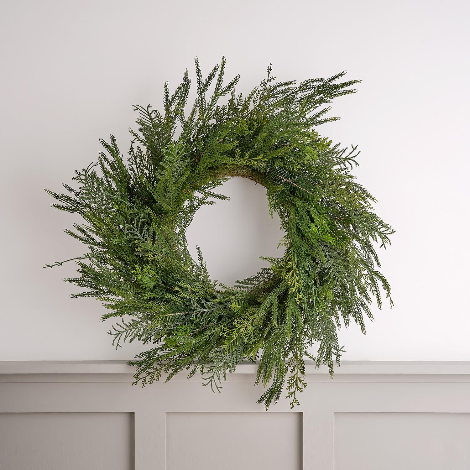 Lights4fun Christmas 60cm Artificial Garland Extra Full Evergreen Foliage Front Door Indoor Hanging Decoration