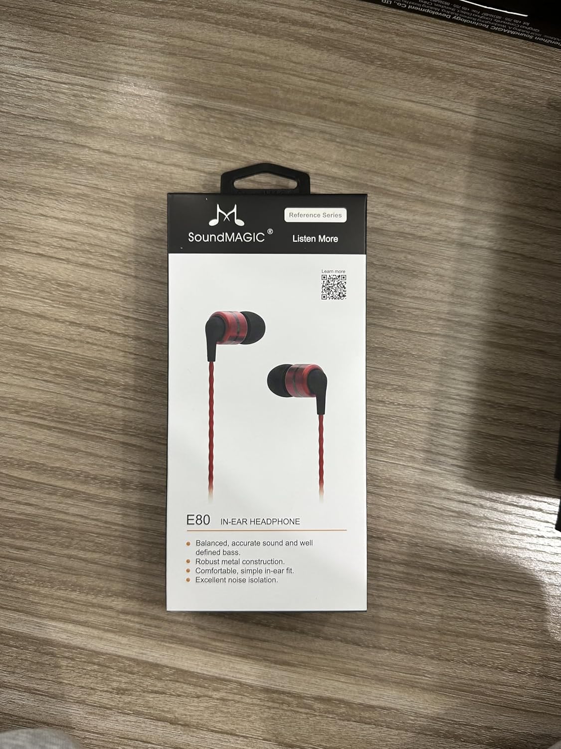 Front view of the SoundMAGIC E80 earbud product box