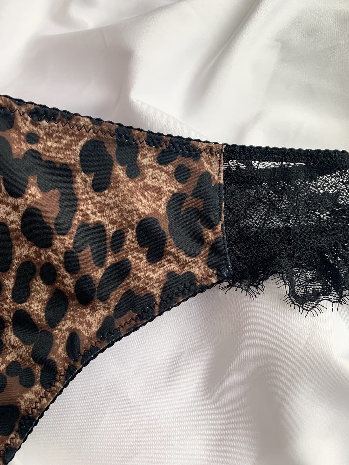 Striking Completo Lingerie Leopardato Sexy Reggiseno con Ferretto e Perizoma Tanga Biancheria Intima in Pizzo, Intimo Donna Chic