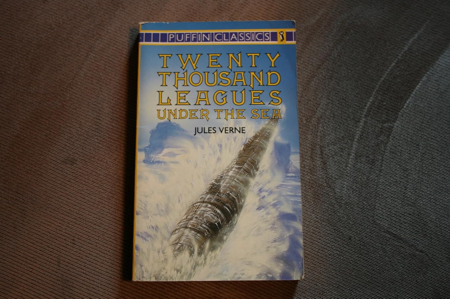 20,000 Leagues under the Sea: Verne, Jules: 9780140350531: Amazon.com