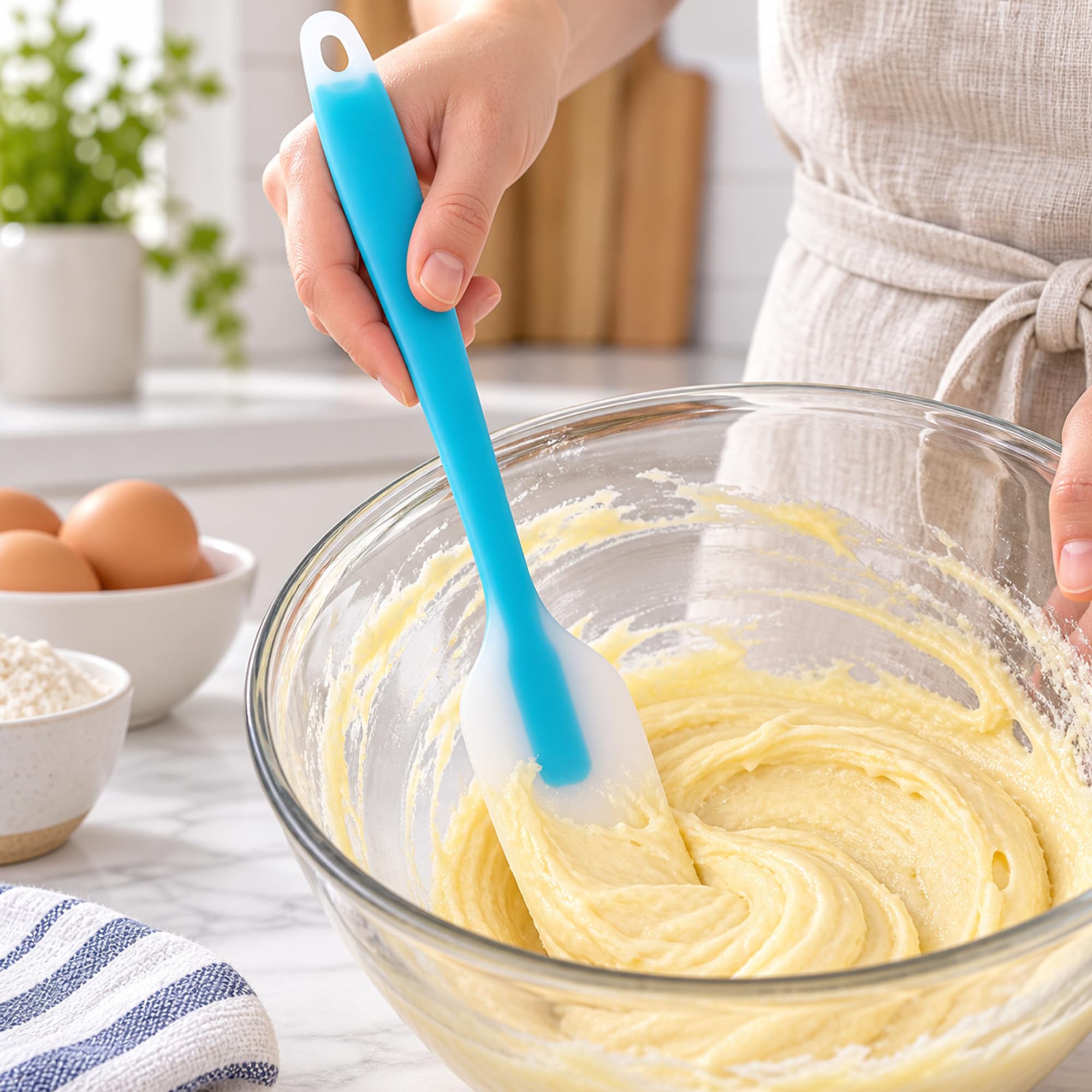 Silicone Spatula, Kitchen Mixing and Scraping Utensil for Baking Batter and Preparing Homemade Cakes and Desserts