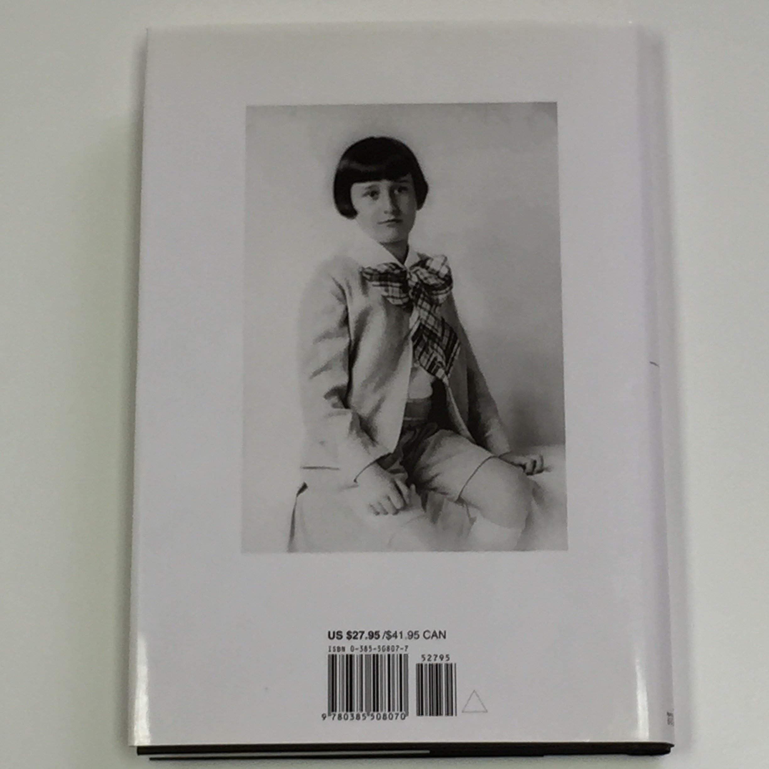 カール・ラガーフェルド : THE BEAUTY OF VIOLENCE The Beauty of Violence by Karl Lagerfeld | Goodreads