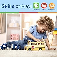 Vista 5 de Melissa & Doug Juego de madera para autobús escolar con 7 figuras de juego