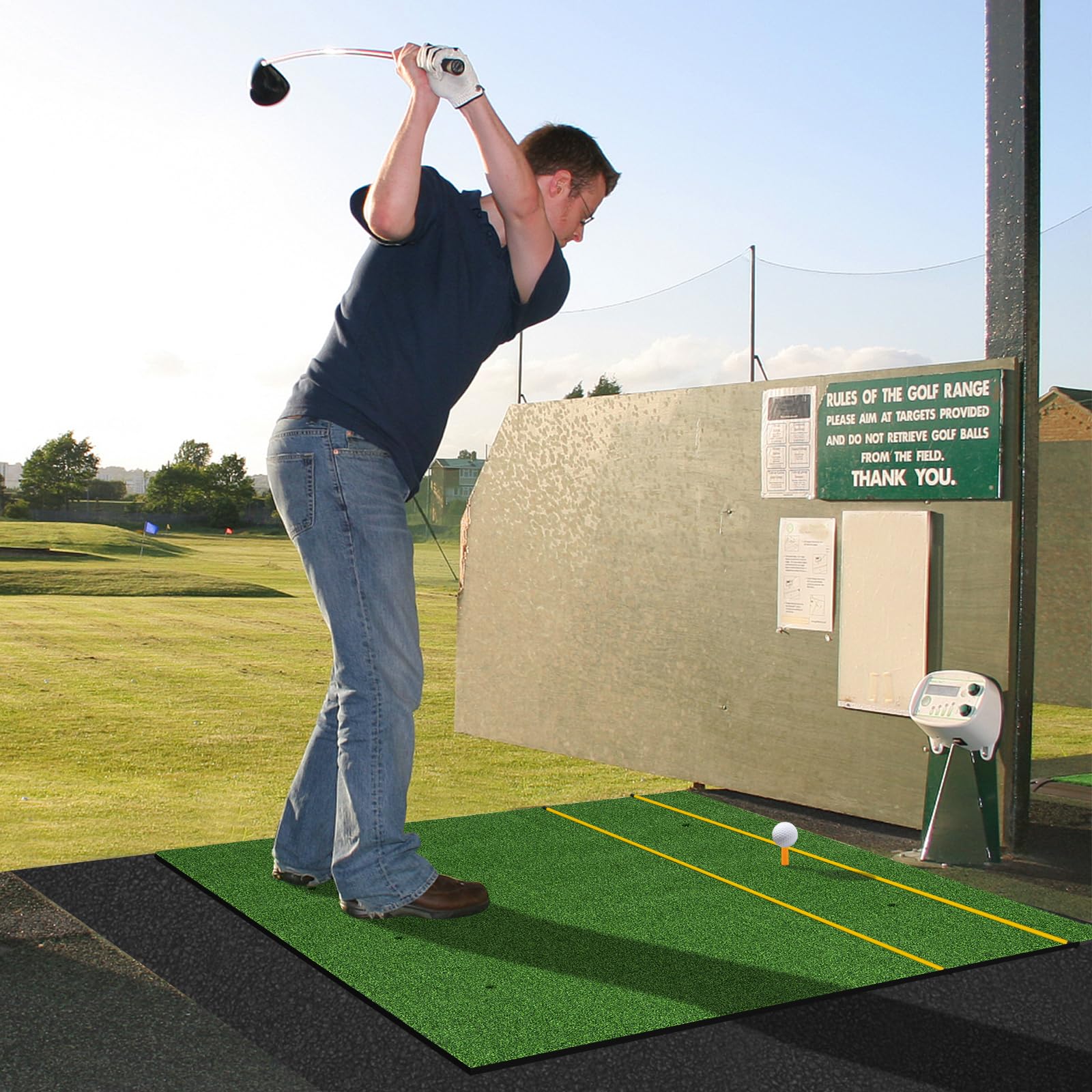 COSTWAY Tappetino da Allenamento Golf, Tappetino da Allenamento 3-in-1 con Erba Sintetica, 2 Punte da Golf, 2 Astine di Allineamento, Fori Preforati per le Punte, per Uomini e Donne