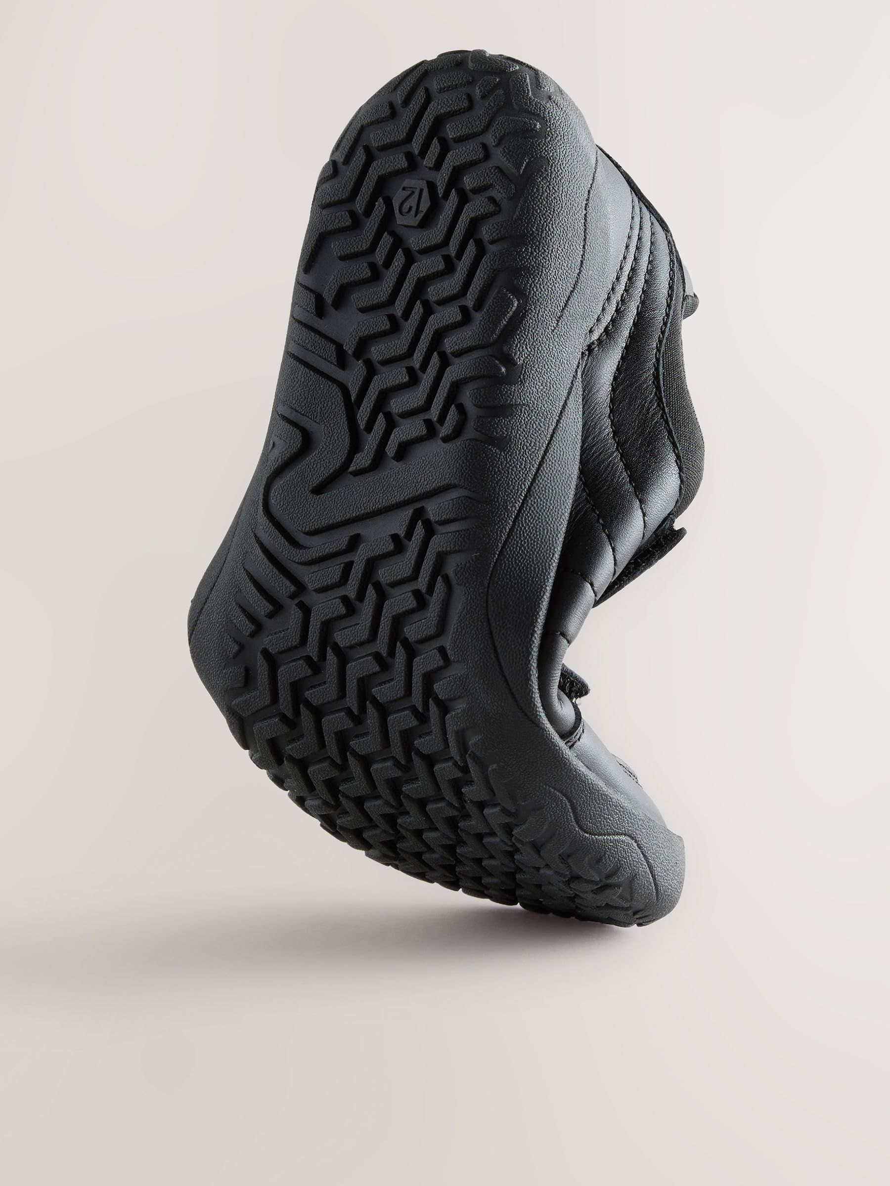 NEXT Niños Zapatos Escolares Barefoot de Piel con 2 Tiras de Cierre con un Toque