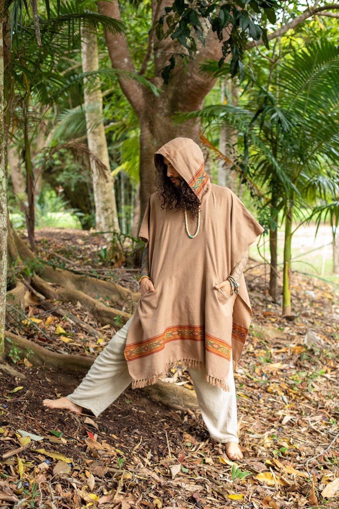 AJJAYA UPEKKHA Poncho con capucha marrón para hombre largo de lana de cachemir con bordado tribal, capucha grande, bolsillos, hippie, primitivo, gitano, boho