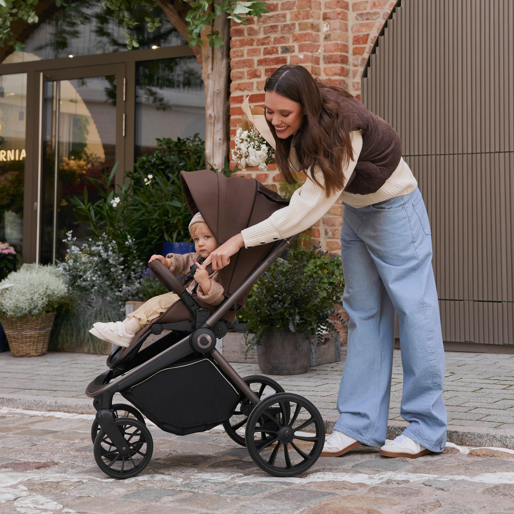 LIONELO MIKA PLUS 2 en 1 Poussette 0 à 48 mois jusqu'à 22 kg Nacelle jusqu'à 9 kg, Réglage du Dossier et du Repose-pied, Coussin, Roues Pivotantes 360° en PU Auvent XXL (Green)