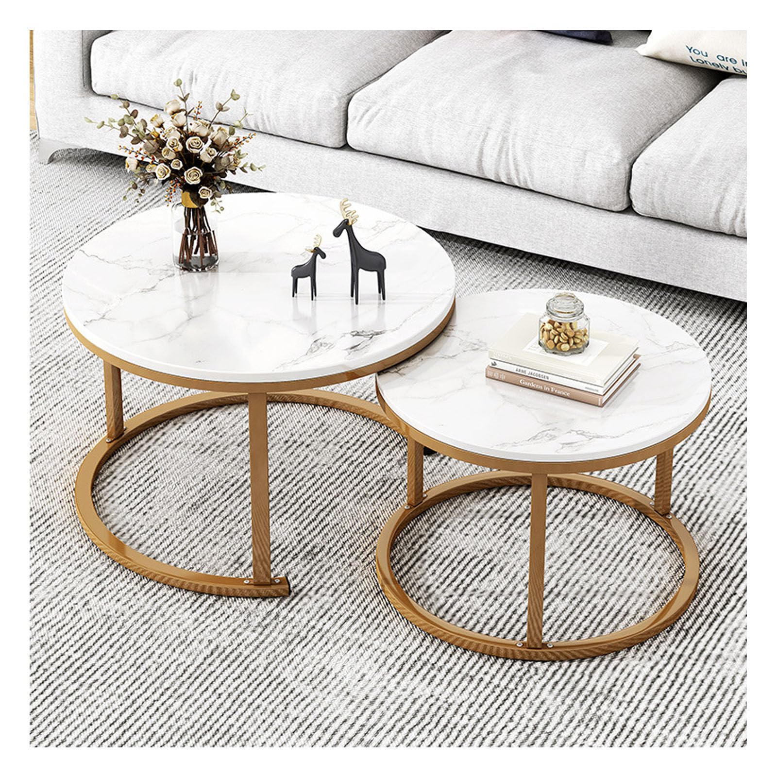 Table basse aspect marbre gigogne : fini le manque de place dans votre salon