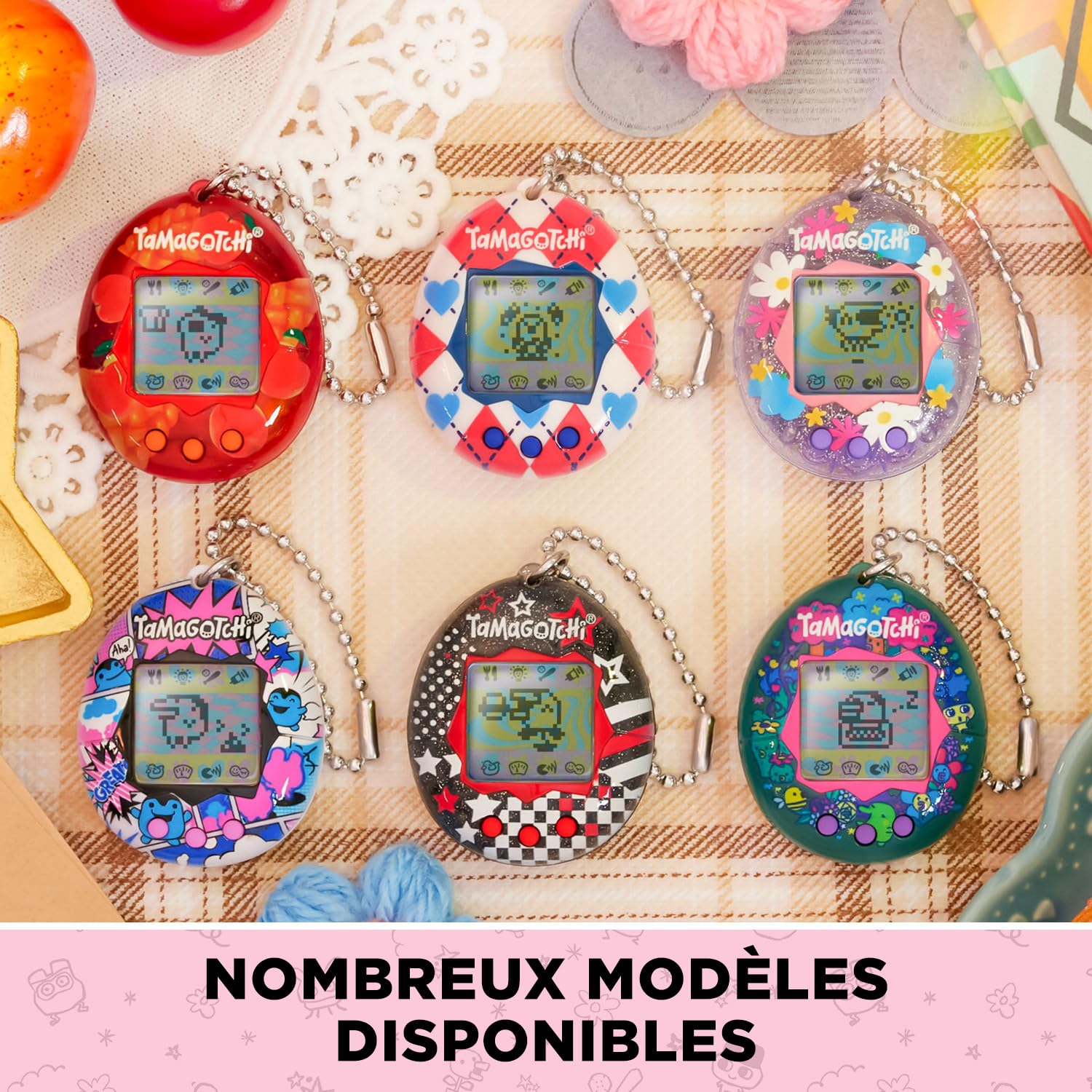 Bandai – Tamagotchi Original – Argyle Heart – Animal interactif avec écran LCD en Français, Mini-Jeux – Idée Cadeau Jeu Animal virtuel – Motif Carreaux cœurs – Jouet Enfant 8 Ans et + – 42981