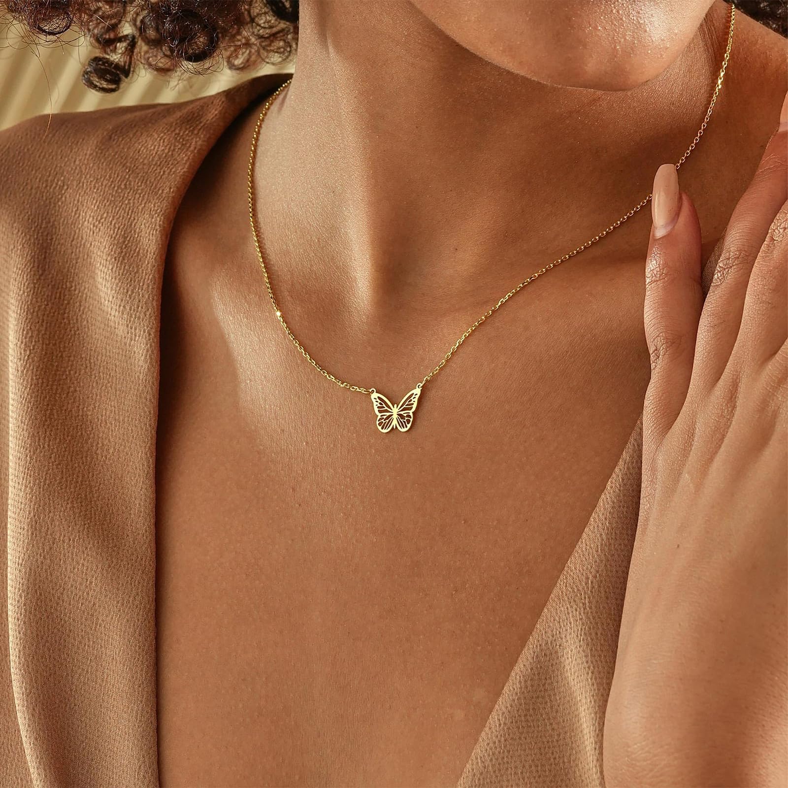 Collana a farfalla in oro 14 carati: grazioso ciondolo ad ala aperta - Italia