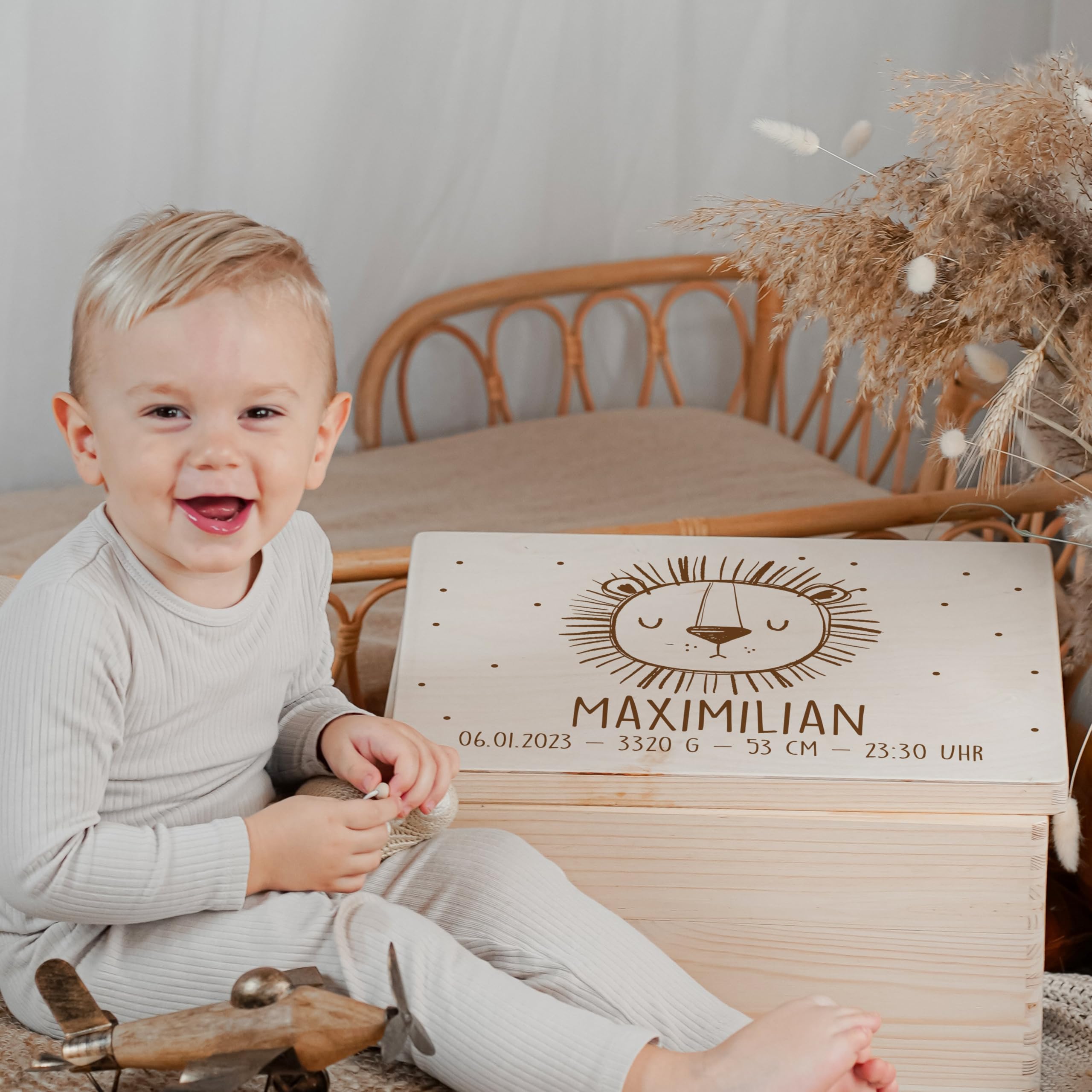 KIDSMOOD - Erinnerungsbox Baby, personalisierte Holzkiste mit Deckel, Ideal zur Aufbewahrung von Erinnerungen und als Geschenk zur Geburt, Taufe oder als Geburtstagsgeschenk für Mädchen und Jungen