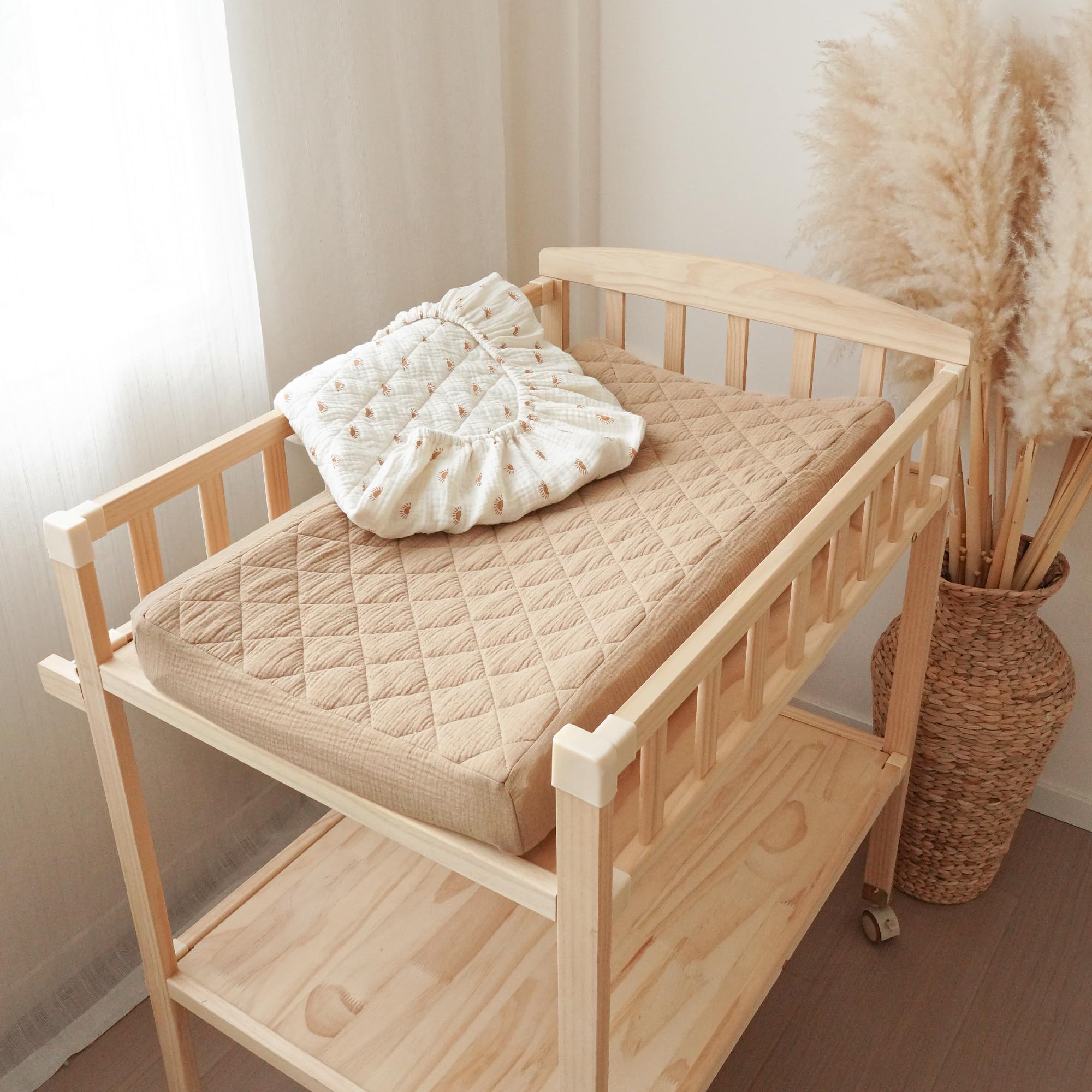 Konssy Lot de 2 housses de matelas à langer imperméables en mousseline de coton matelassé doux pour filles et garçons (camel, soleil)