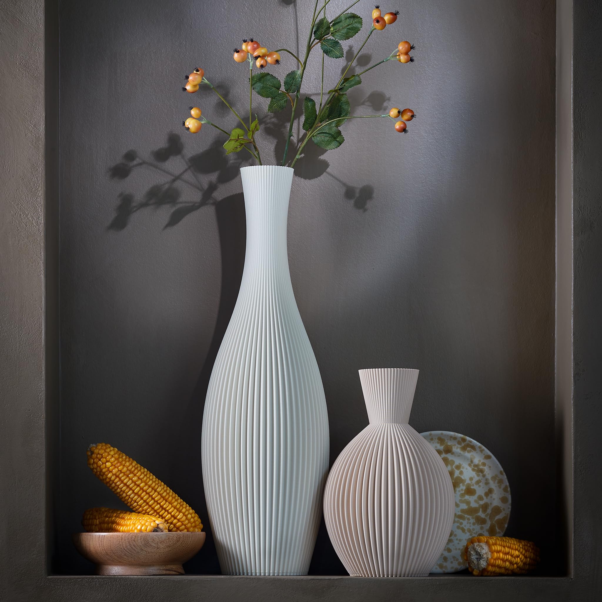 Bodenvase Stella, Beige, 18,8 x 60 cm, Hohe Dekovase für Pampasgras mit Modern Streifendesign, Recycelter Biokunststoff