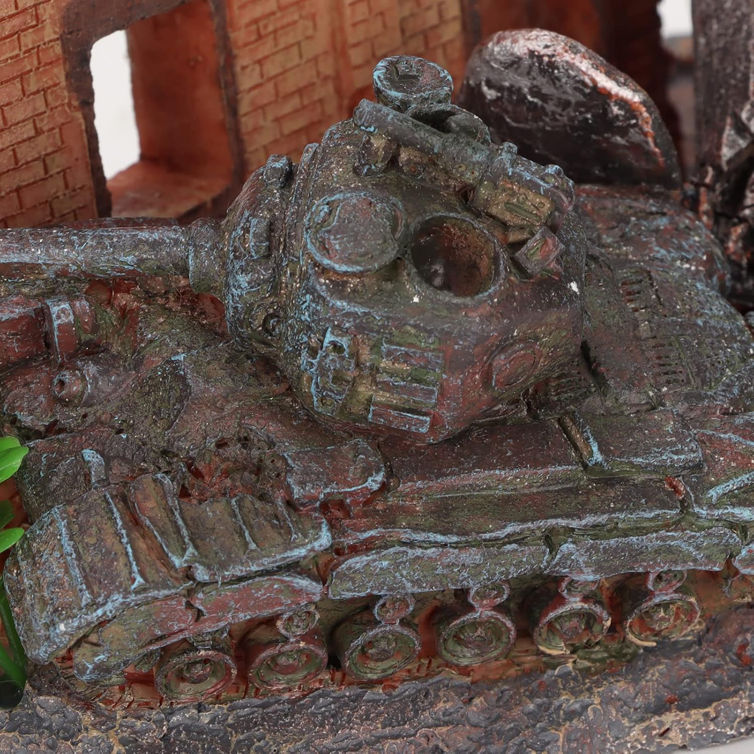 Pssopp Resin Aquarium Cave Fish Decoration Tower, Artificial Plane Crash Fish Decoration for Freshwater & Saltwater Aquariums