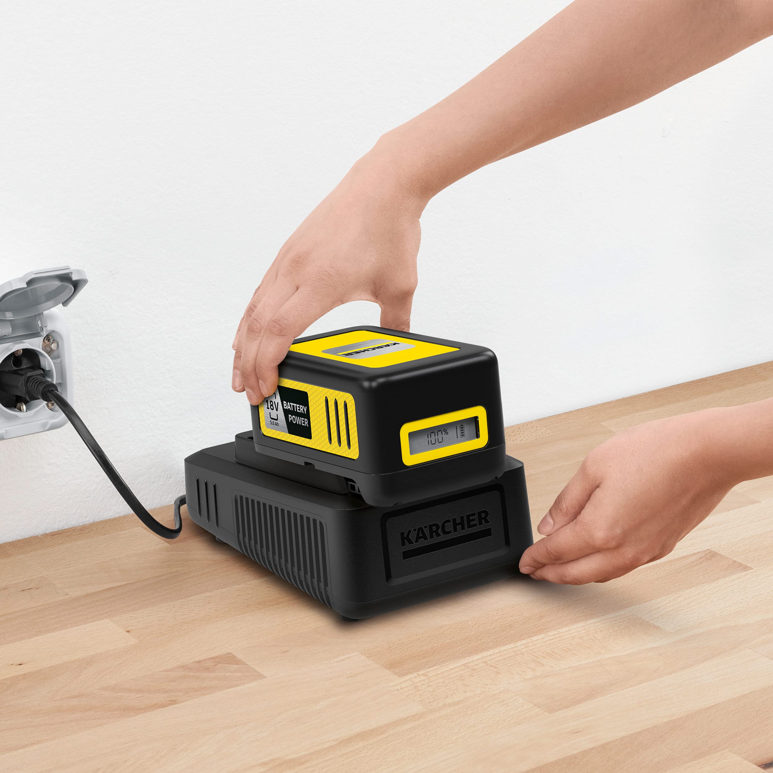 Kärcher 18 V Batería y cargador 18/50, 18 V/5 Ah, batería de ionos de litio, en menos de 2,5 horas carga al 100%, para todos los equipos de la plataforma de baterías 18 V Battery Power