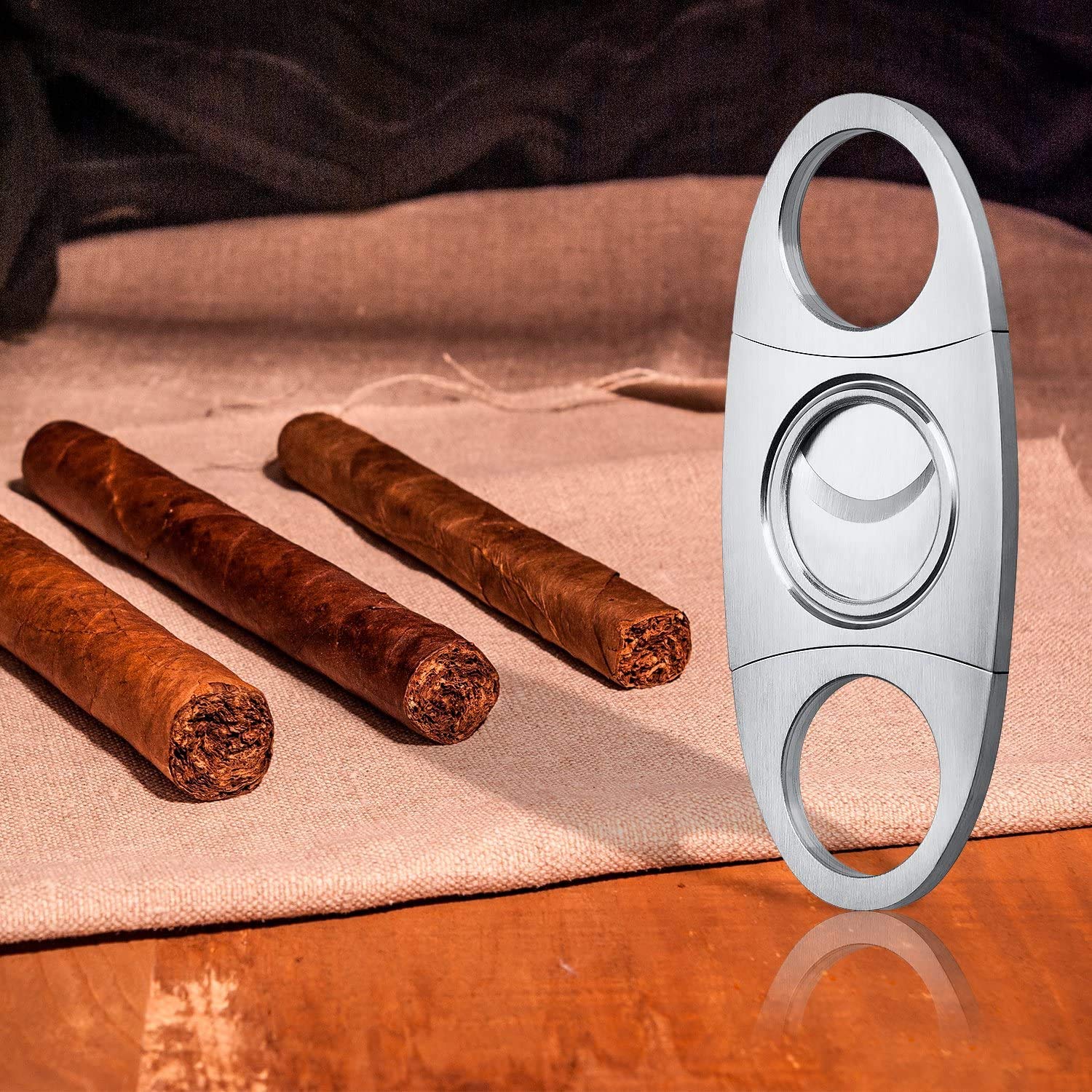 REANICE Cigare Cendrier En Bois Avec 2 Liqueurs De Rhum Personnalisé Whisky Cub Holder 1 Coupe-Cigare En Acier Inoxydable Guillotine Double Lame Fumer Accessoires pour Hommes Fumeur Boisson Coffret