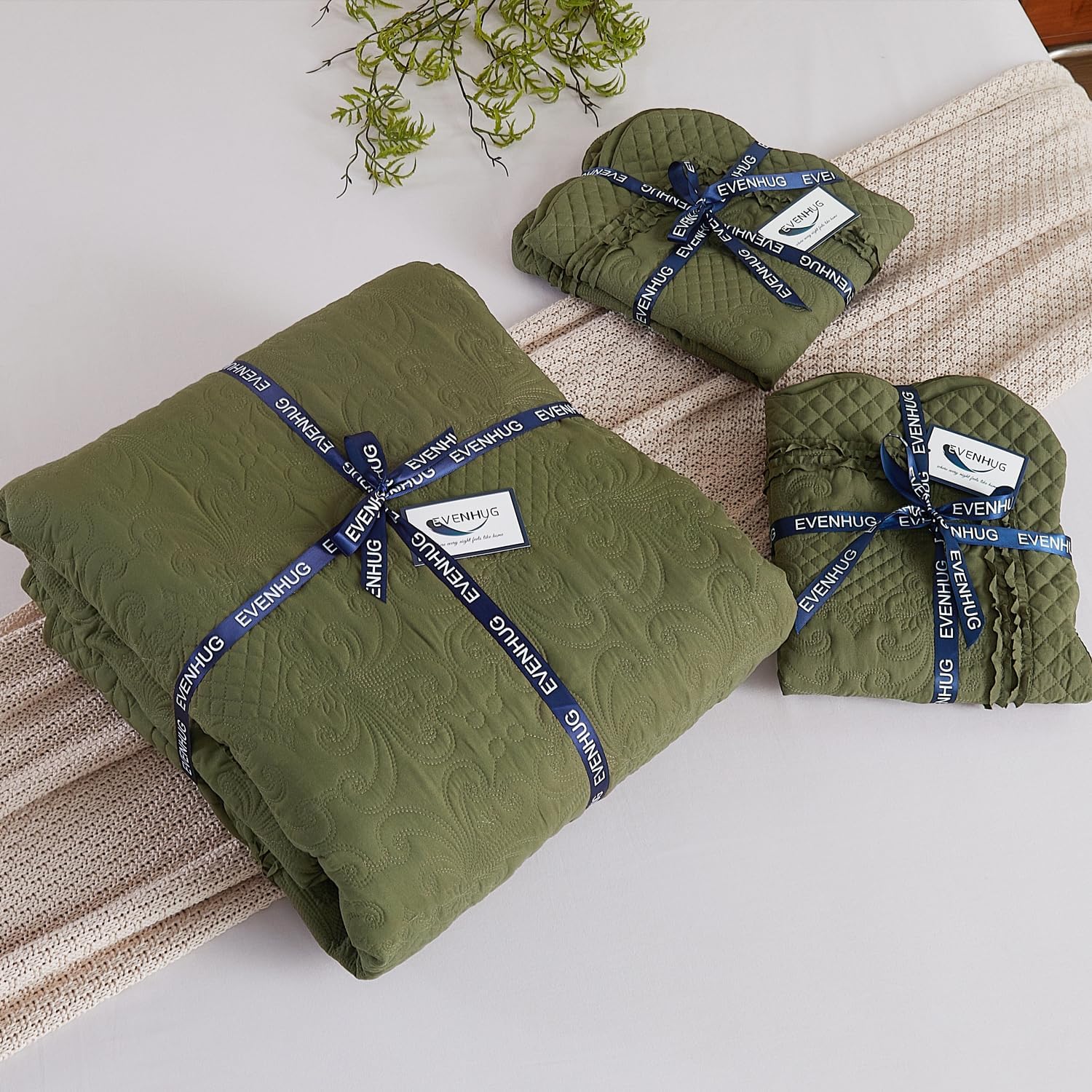 EVENHUG Oversized Quilts Set King Size 3 Piece Bedding Set Reversible Bedspread with 2 Pillow Shams Coverlet Lightweight Soft Bed Cover for All Season(120"X120",Olive Green)